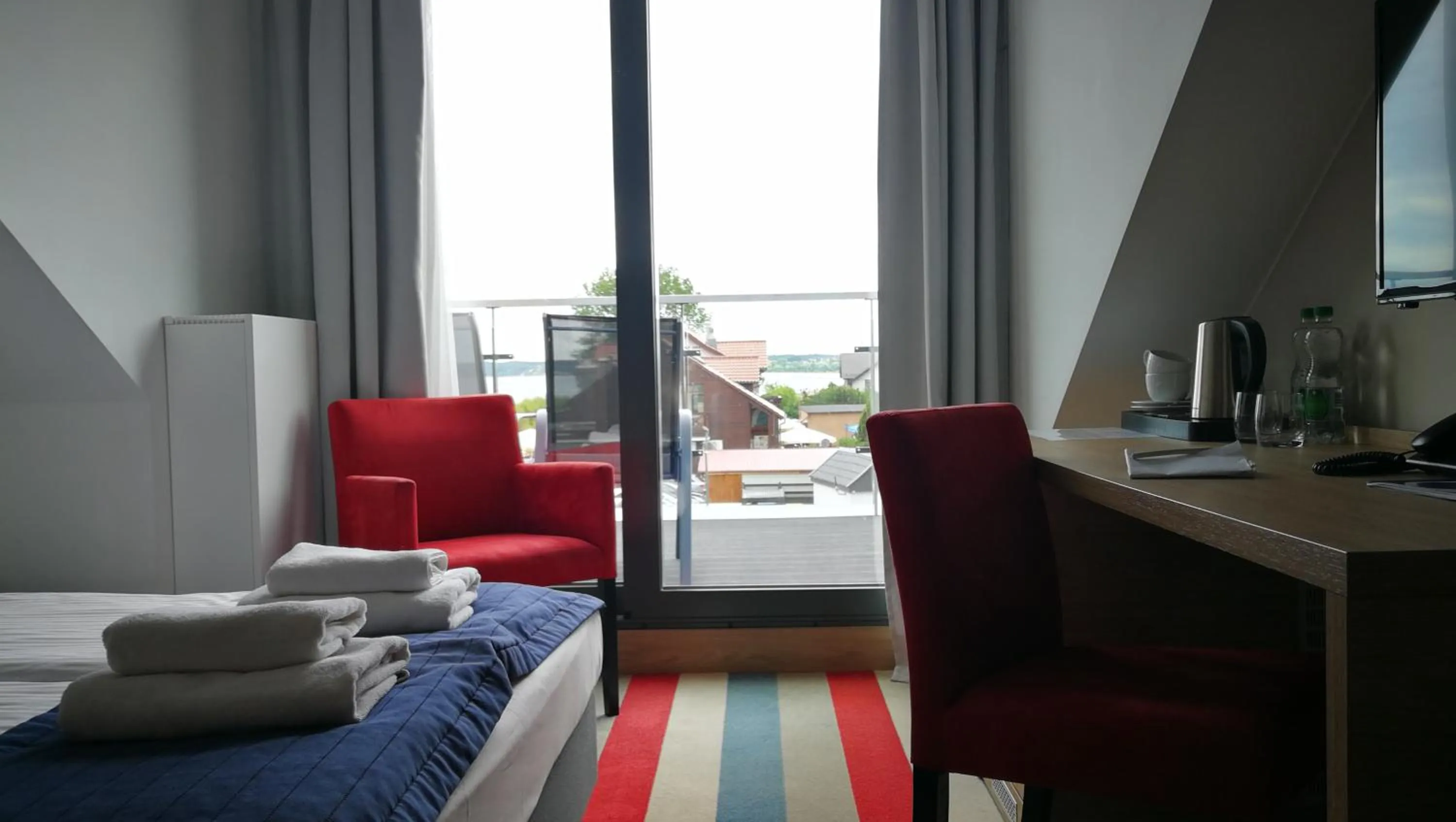 Toilet, Bed in Hotel Skipper