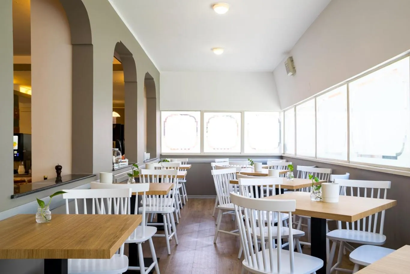 Restaurant/places to eat in Hotel Pacific