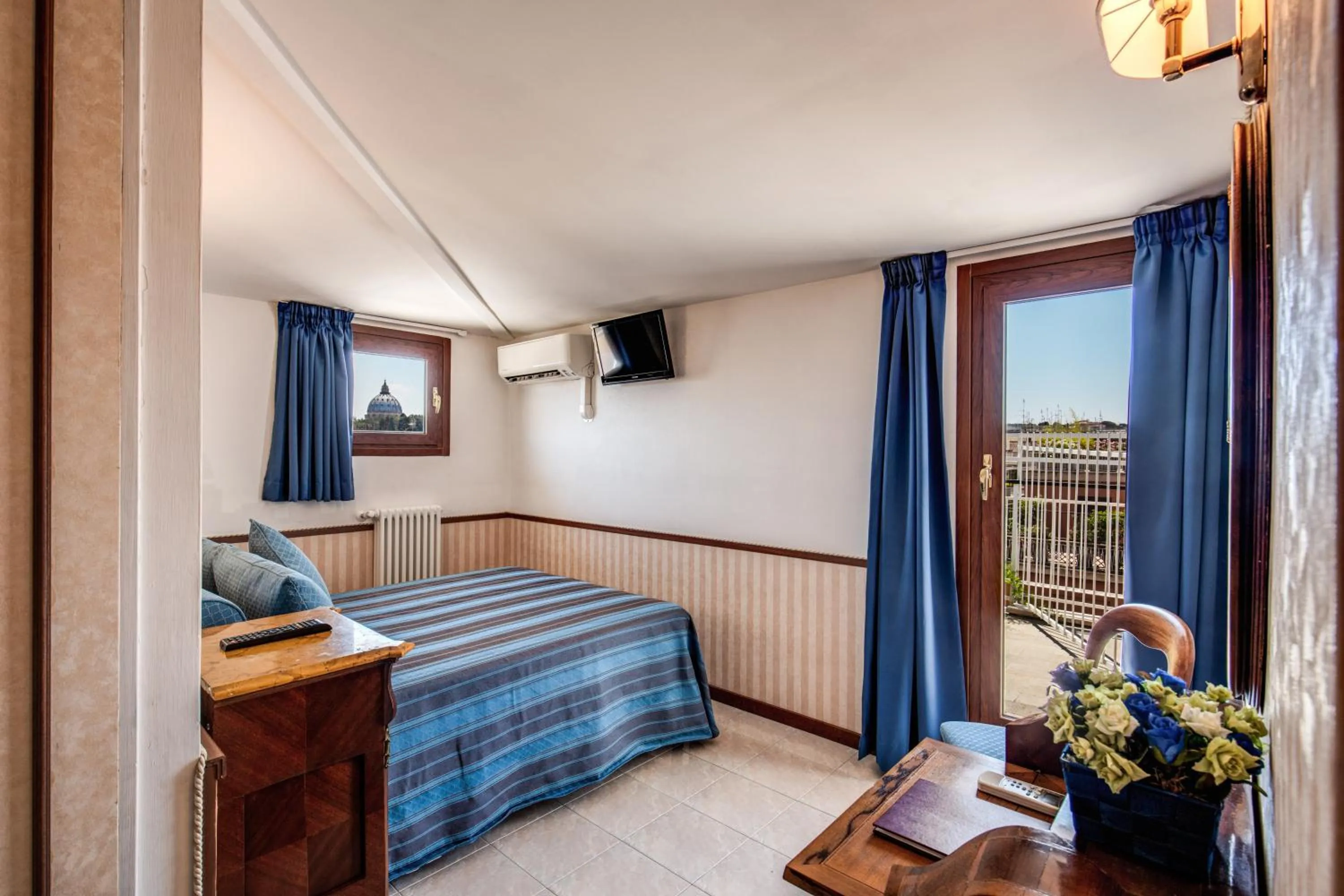 Bed in Hotel Pacific