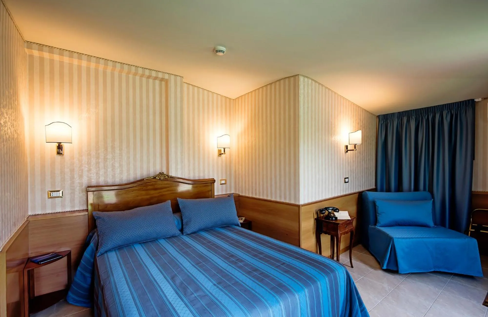 Bed in Hotel Pacific