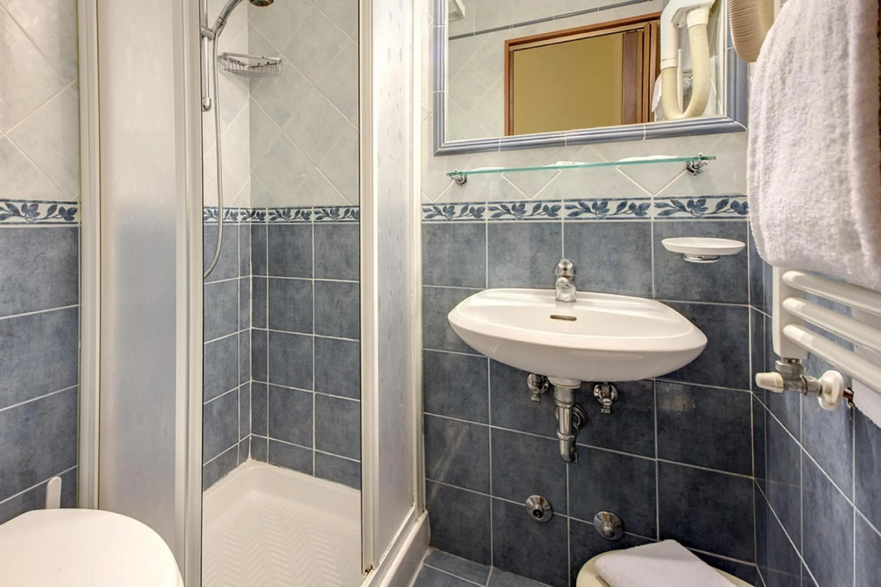 Bathroom in Hotel Pacific