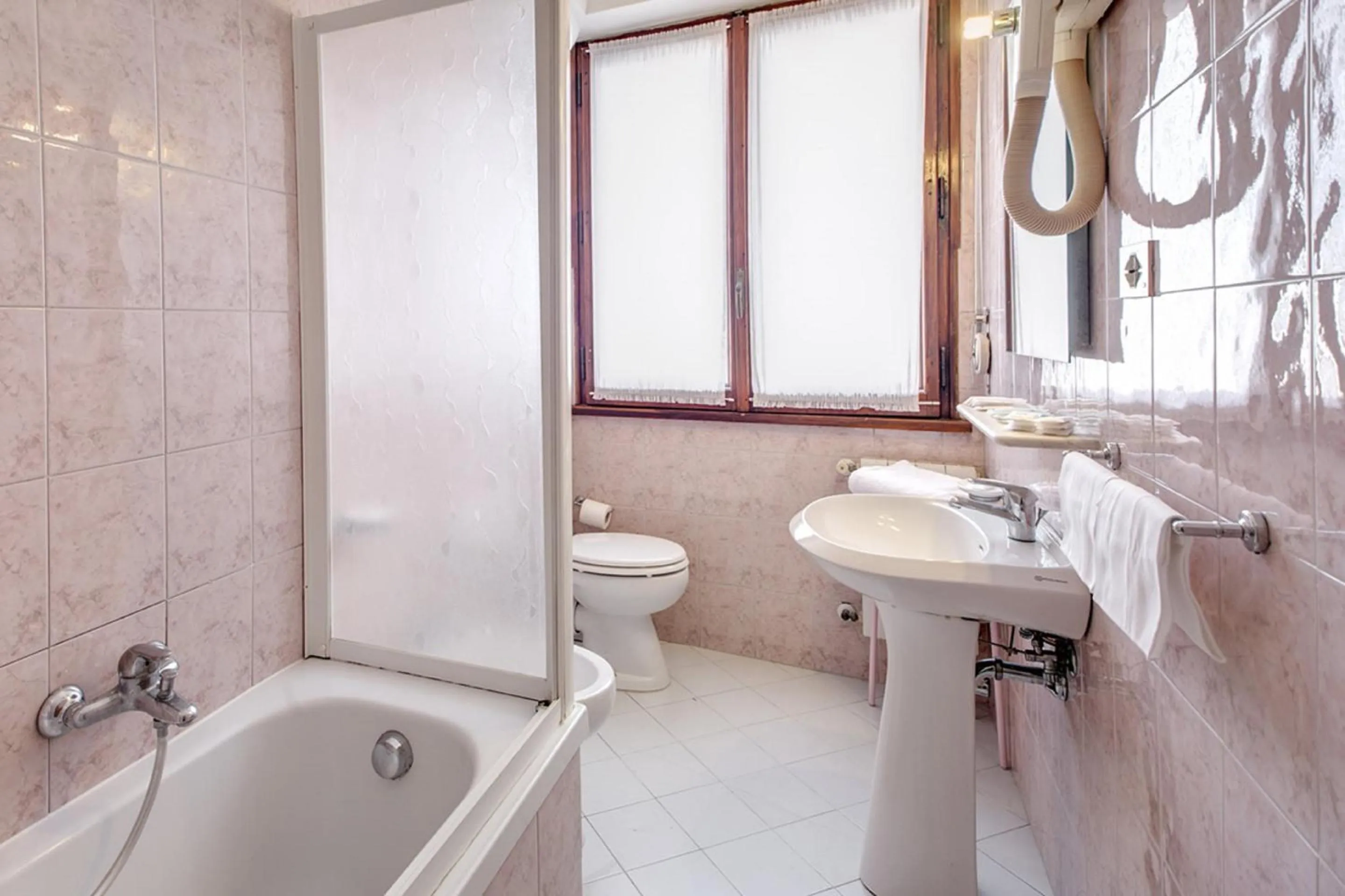 Bathroom in Hotel Pacific