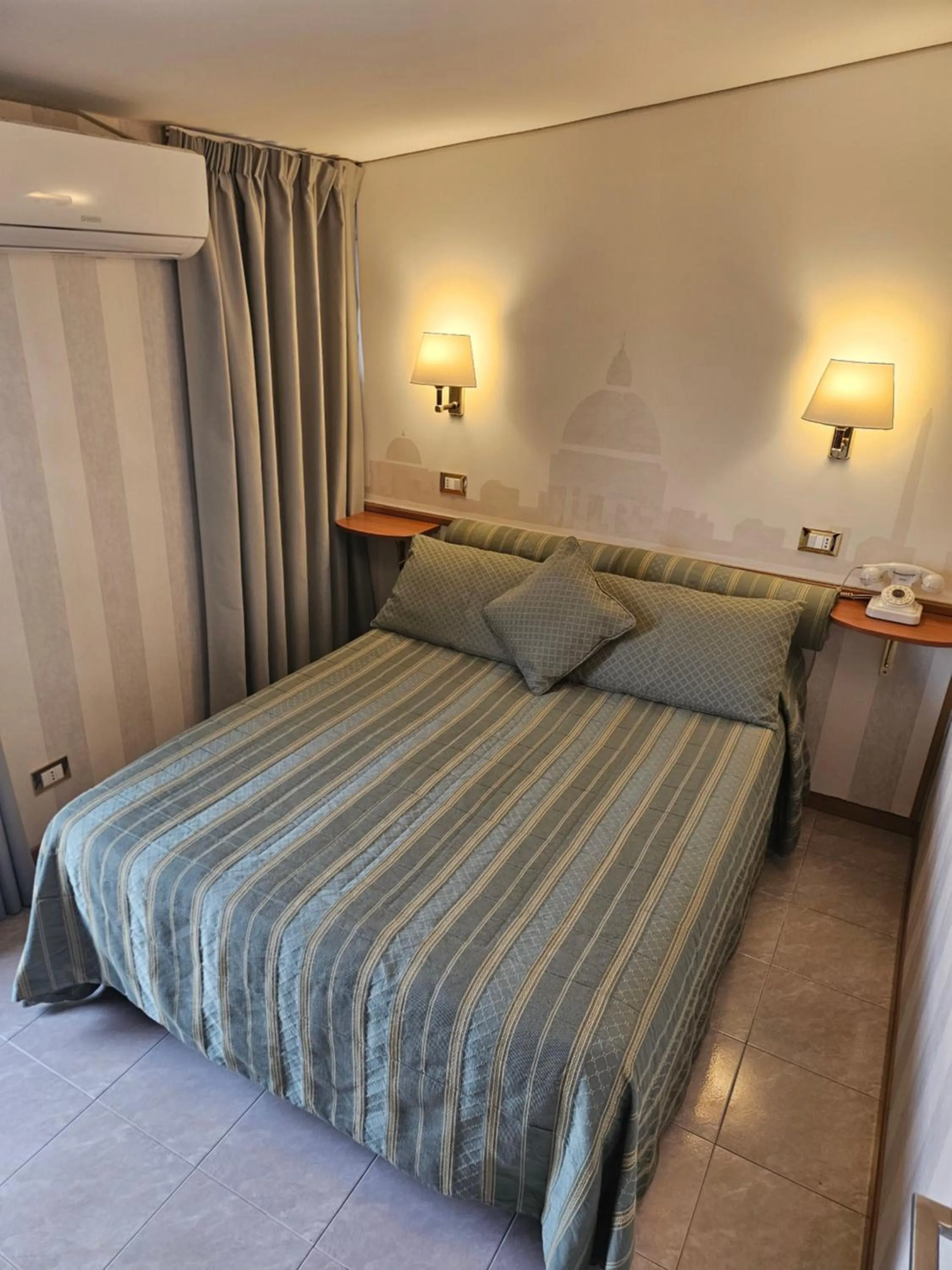 Bed in Hotel Pacific