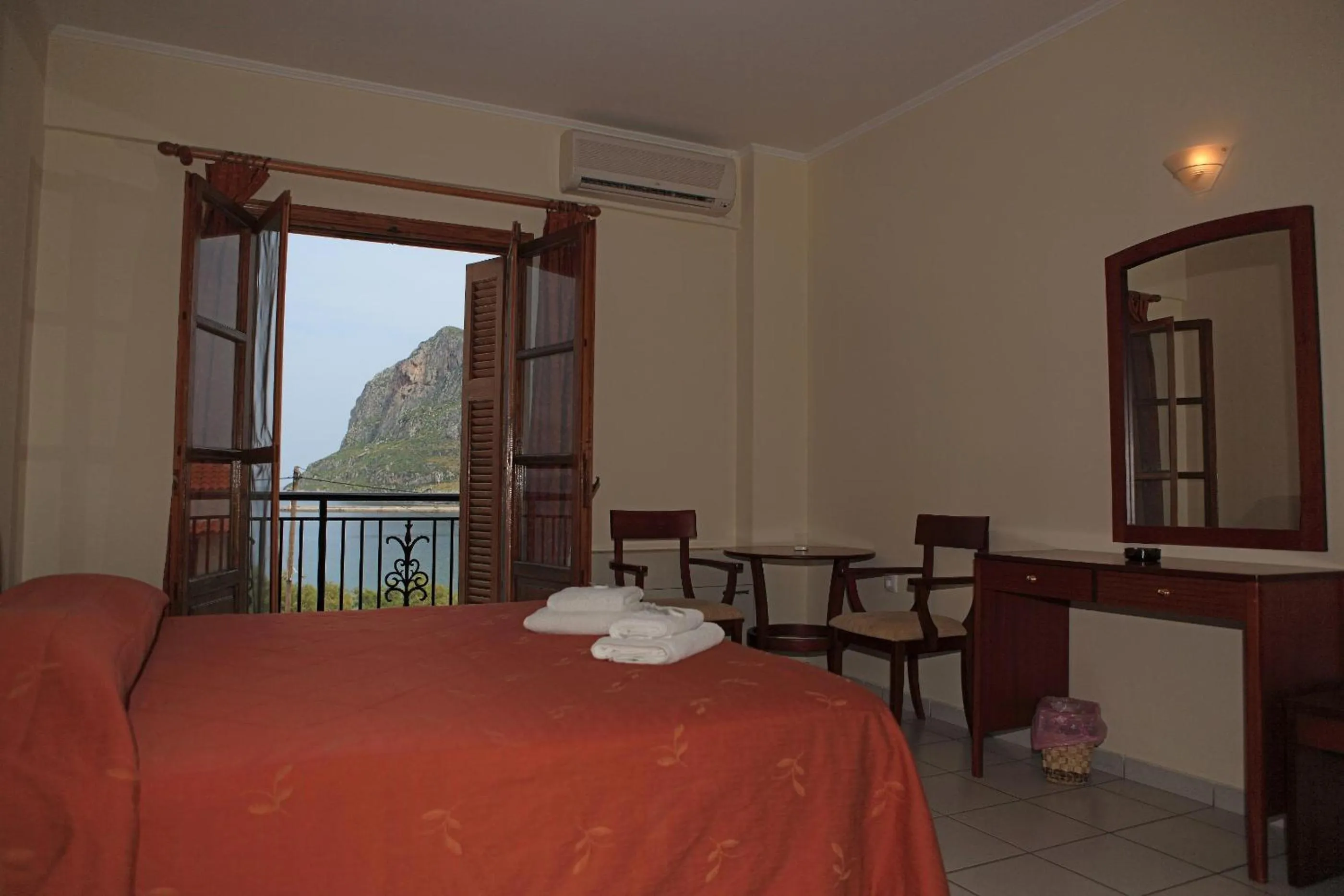 Bedroom, Bed in Pramataris