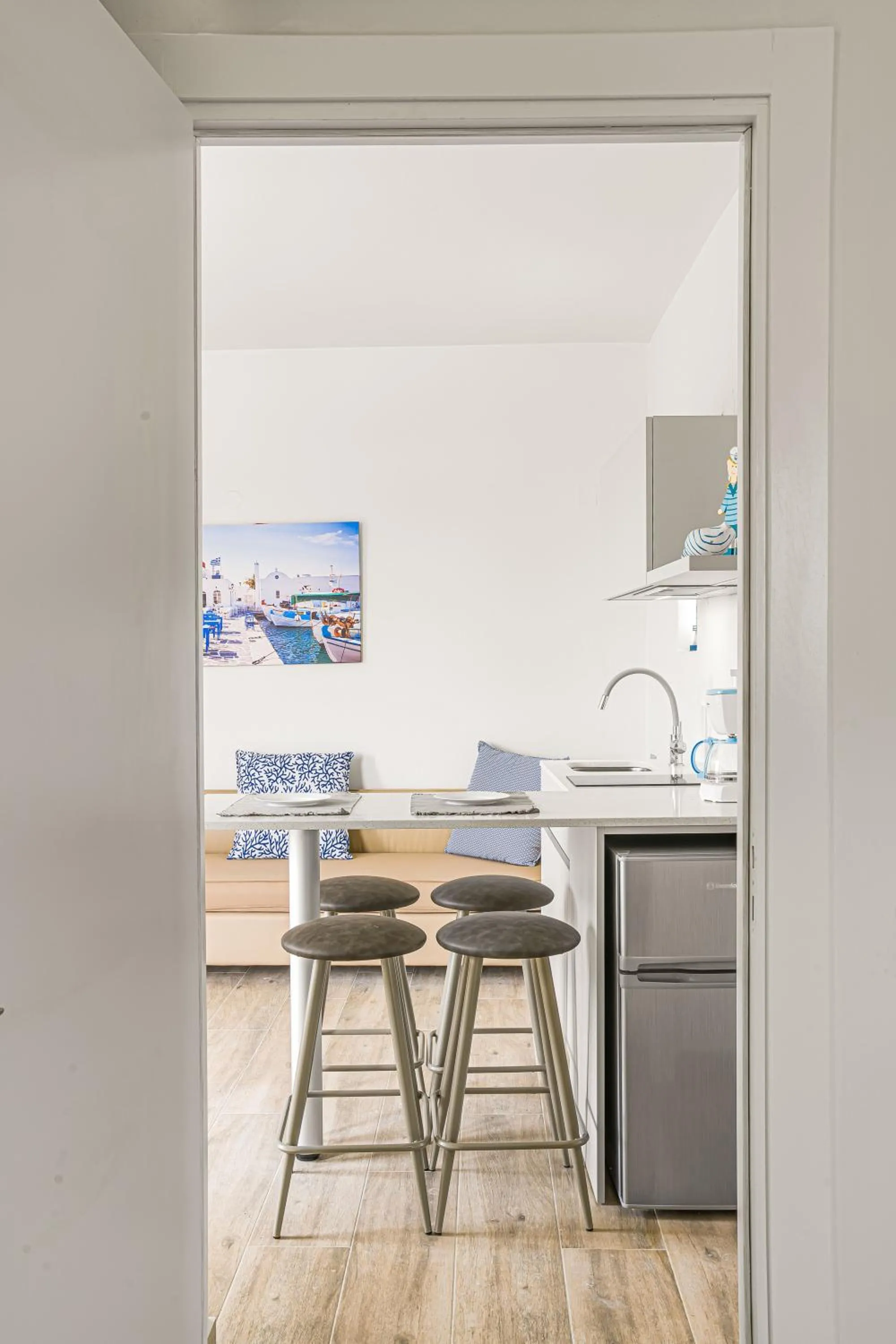 Kitchen or kitchenette in Sergiani Garden Hotel Apartments