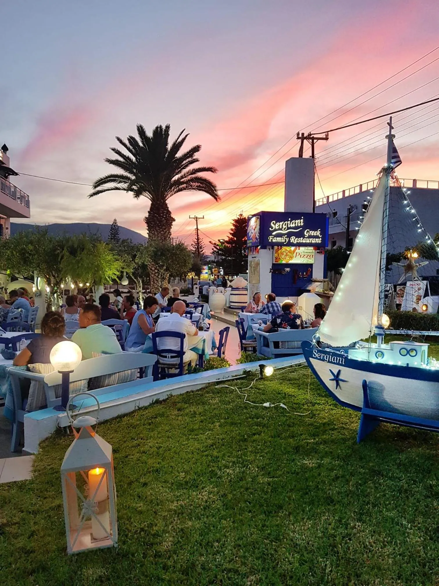 Restaurant/places to eat in Sergiani Garden Hotel Apartments