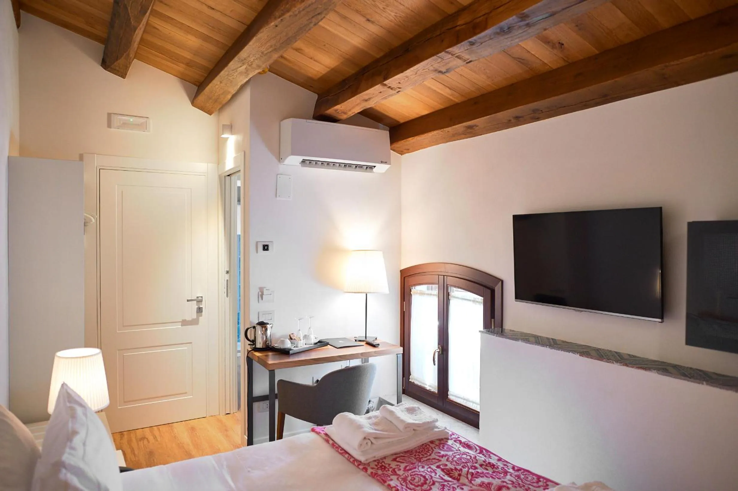 Photo of the whole room, Bed in Sopra Le Mura