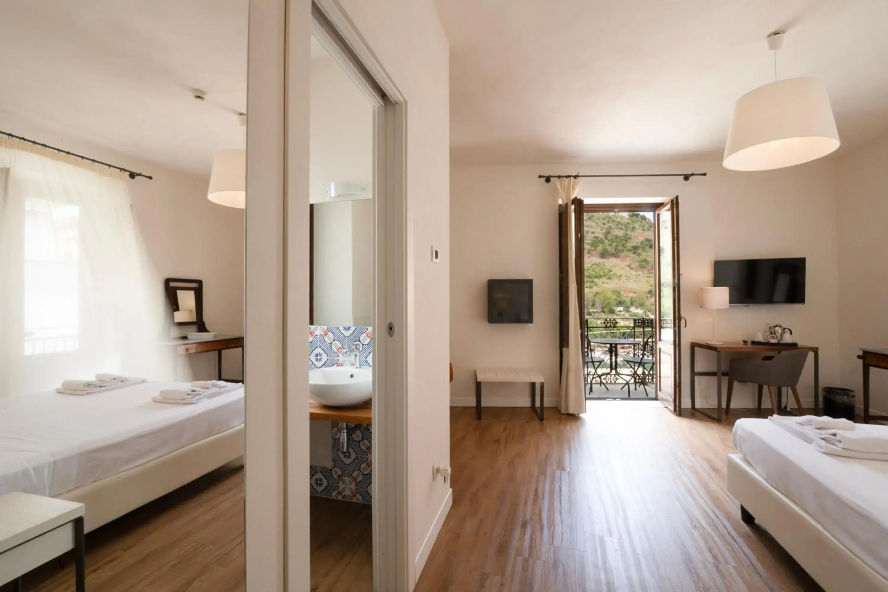 Junior Suite with Balcony - single occupancy in Sopra Le Mura Junior Suite with Balcony - single occupancy in Sopra Le Mura