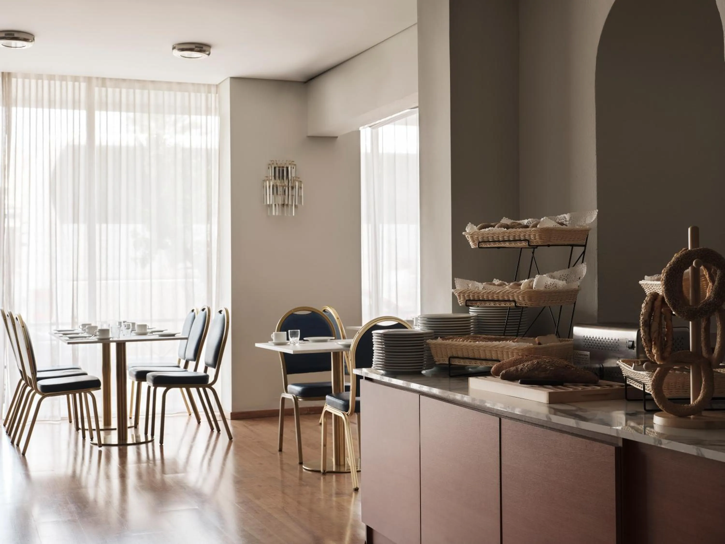 Restaurant/places to eat in Candia Hotel