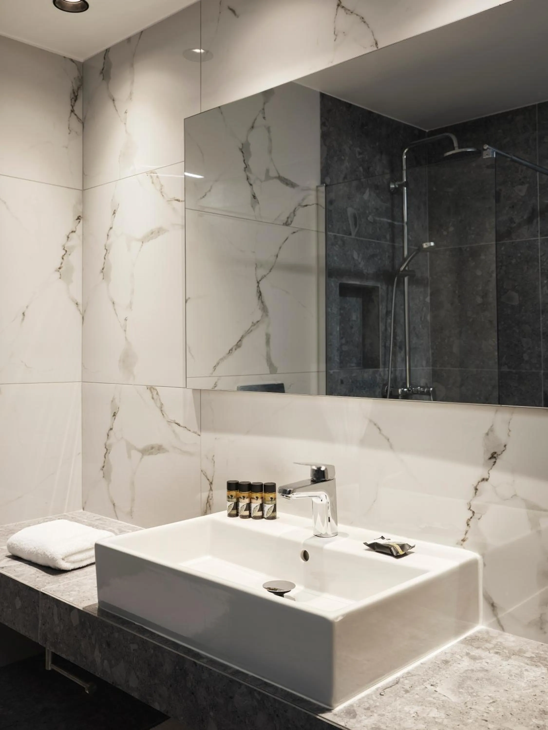 Bathroom in Candia Hotel