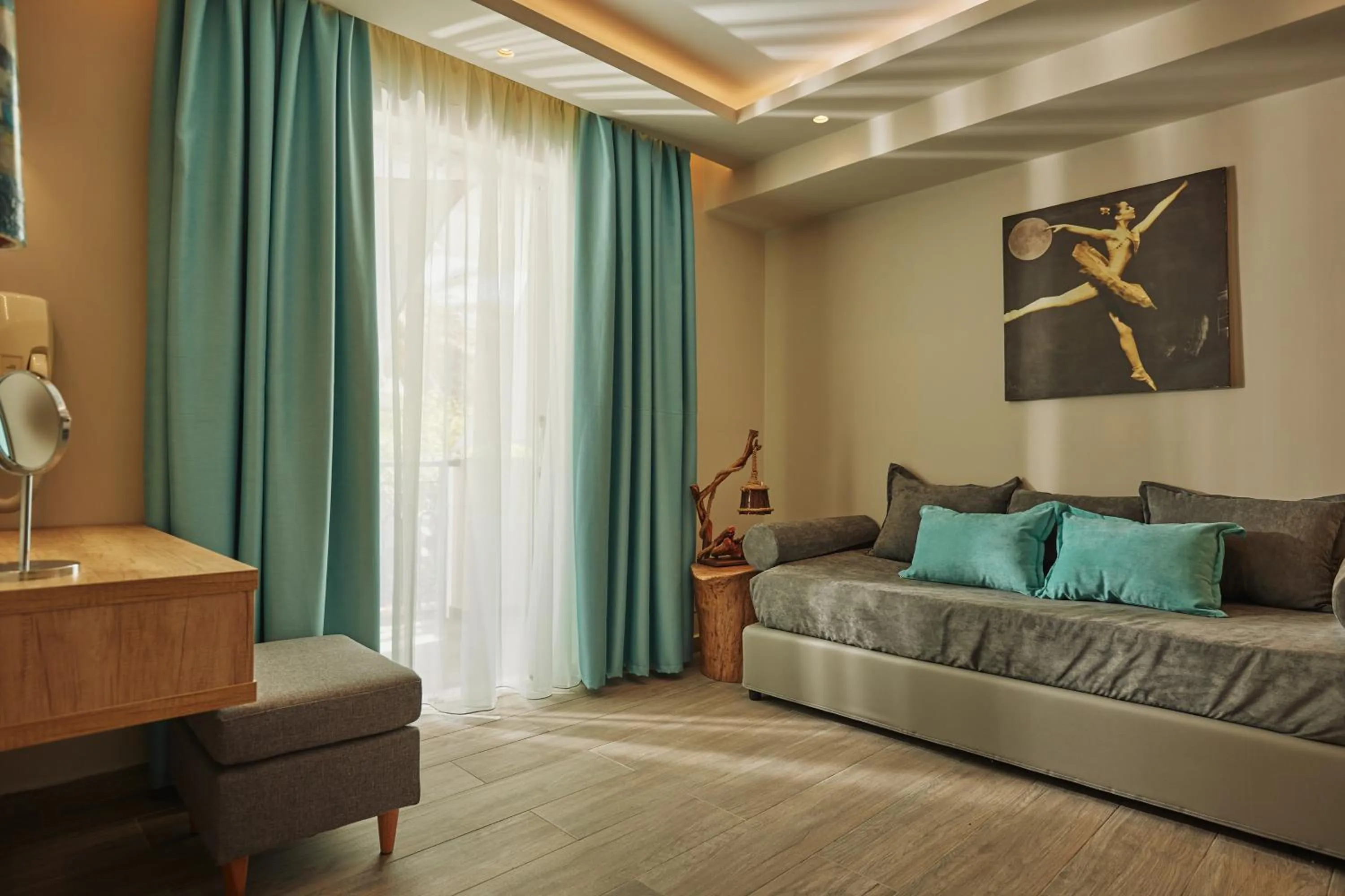 Living room, Bed in Iniohos Zante Hotel & Suites