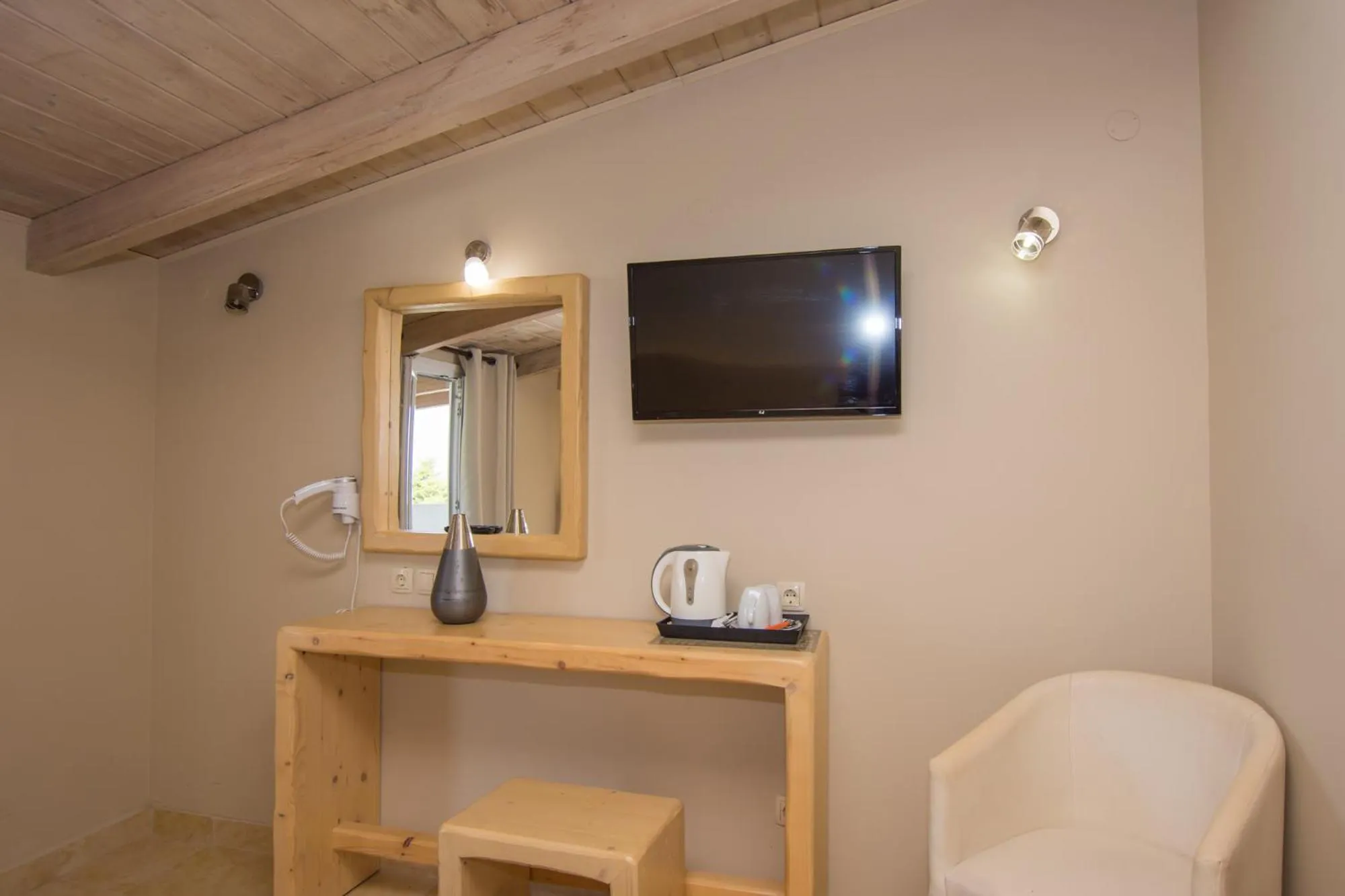 Coffee/tea facilities in Iniohos Zante Hotel & Suites