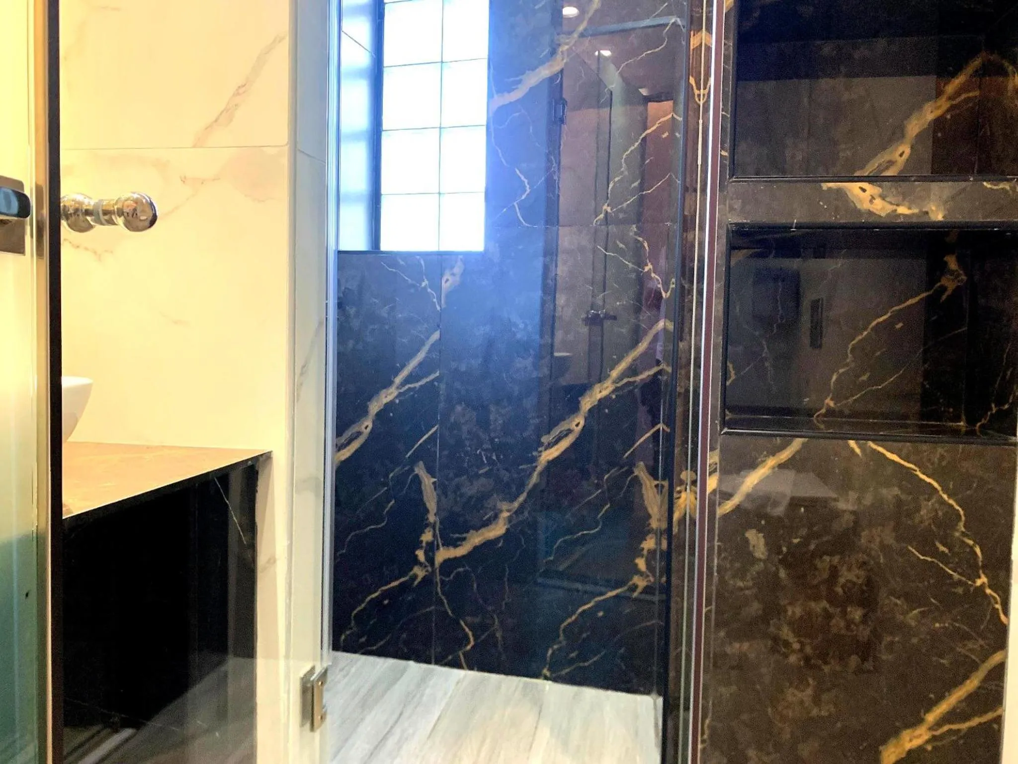 Shower in Iniohos Zante Hotel & Suites