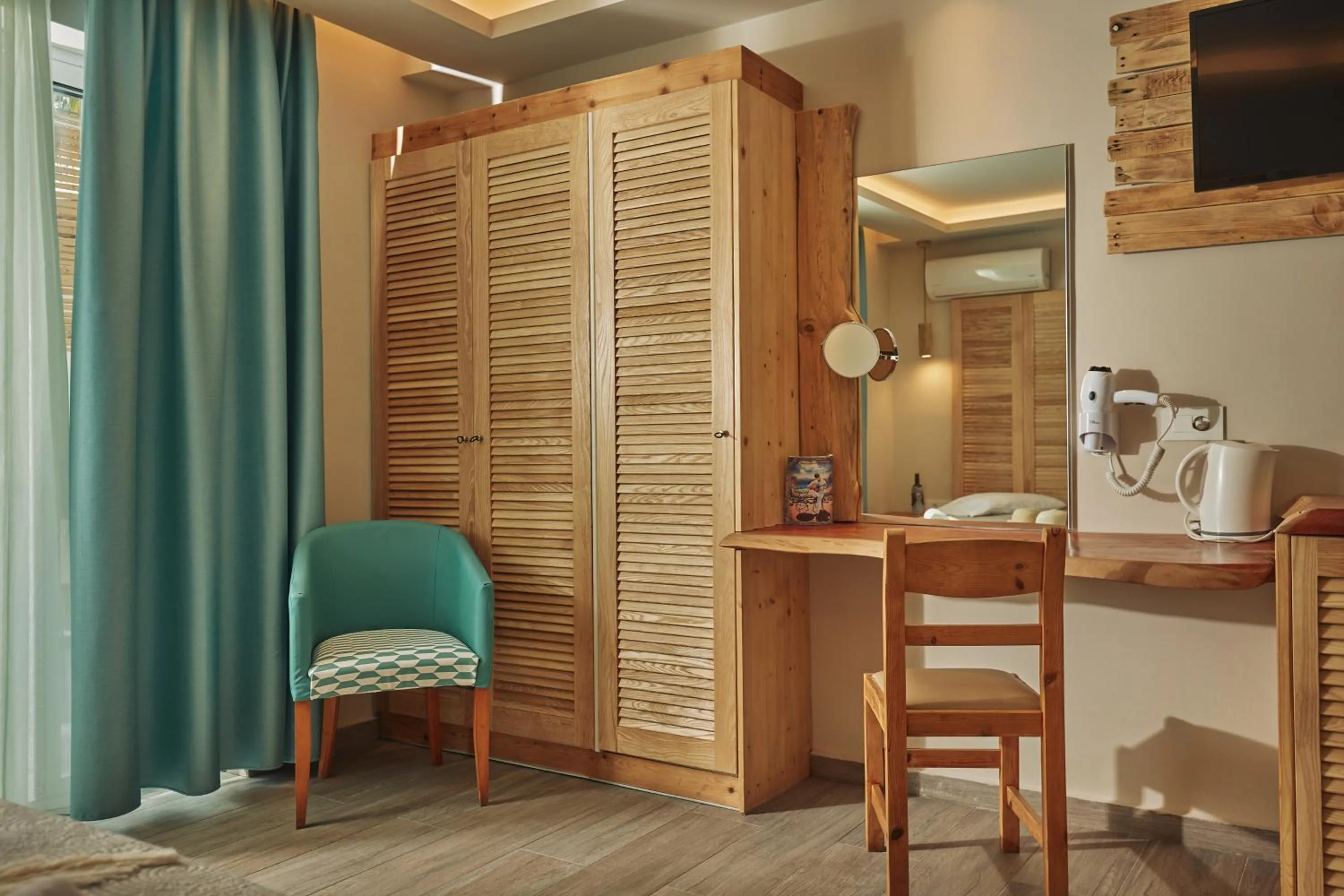 hair dresser in Iniohos Zante Hotel & Suites