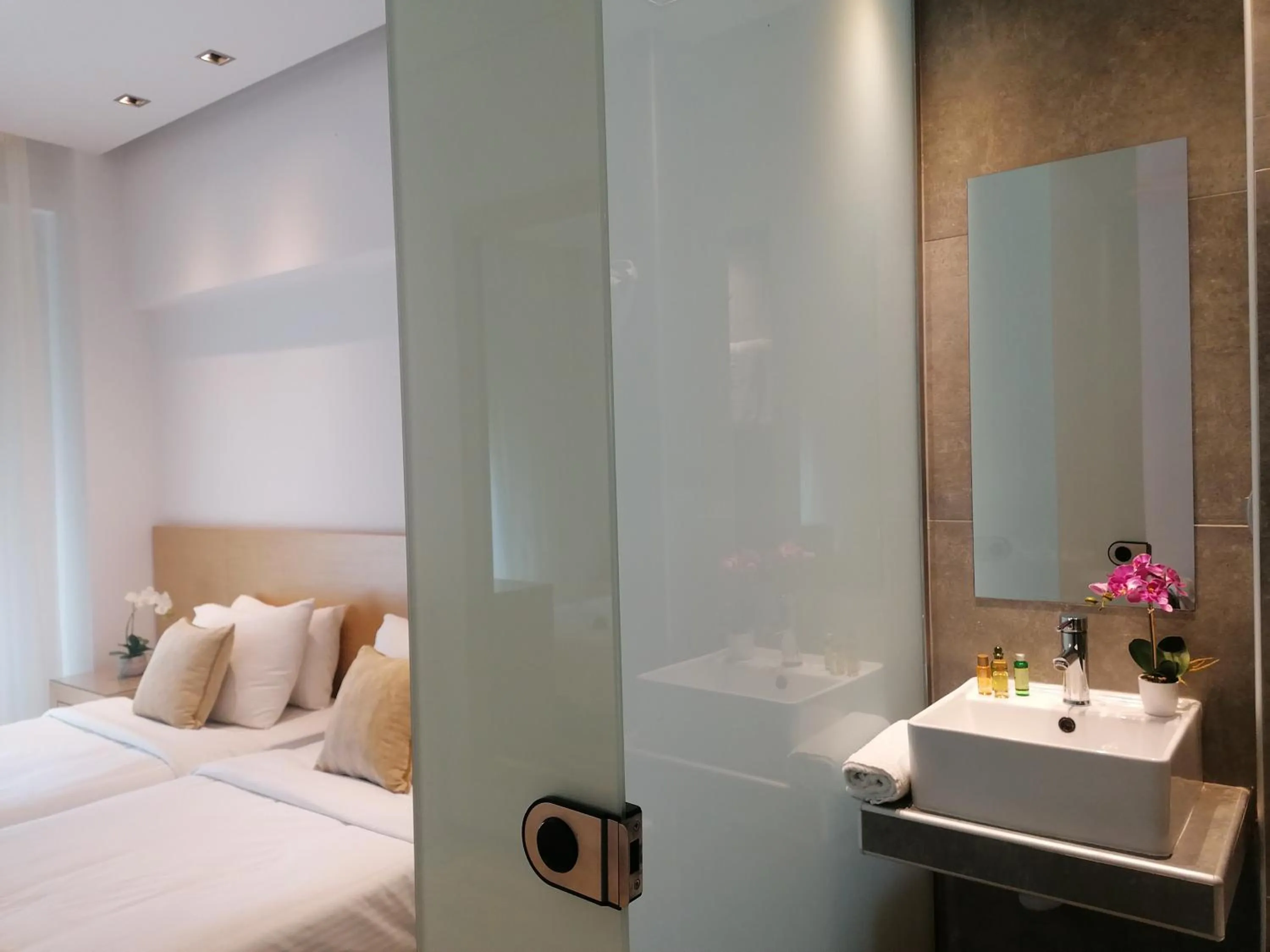 Bathroom, Bed in Hotel Alexandros