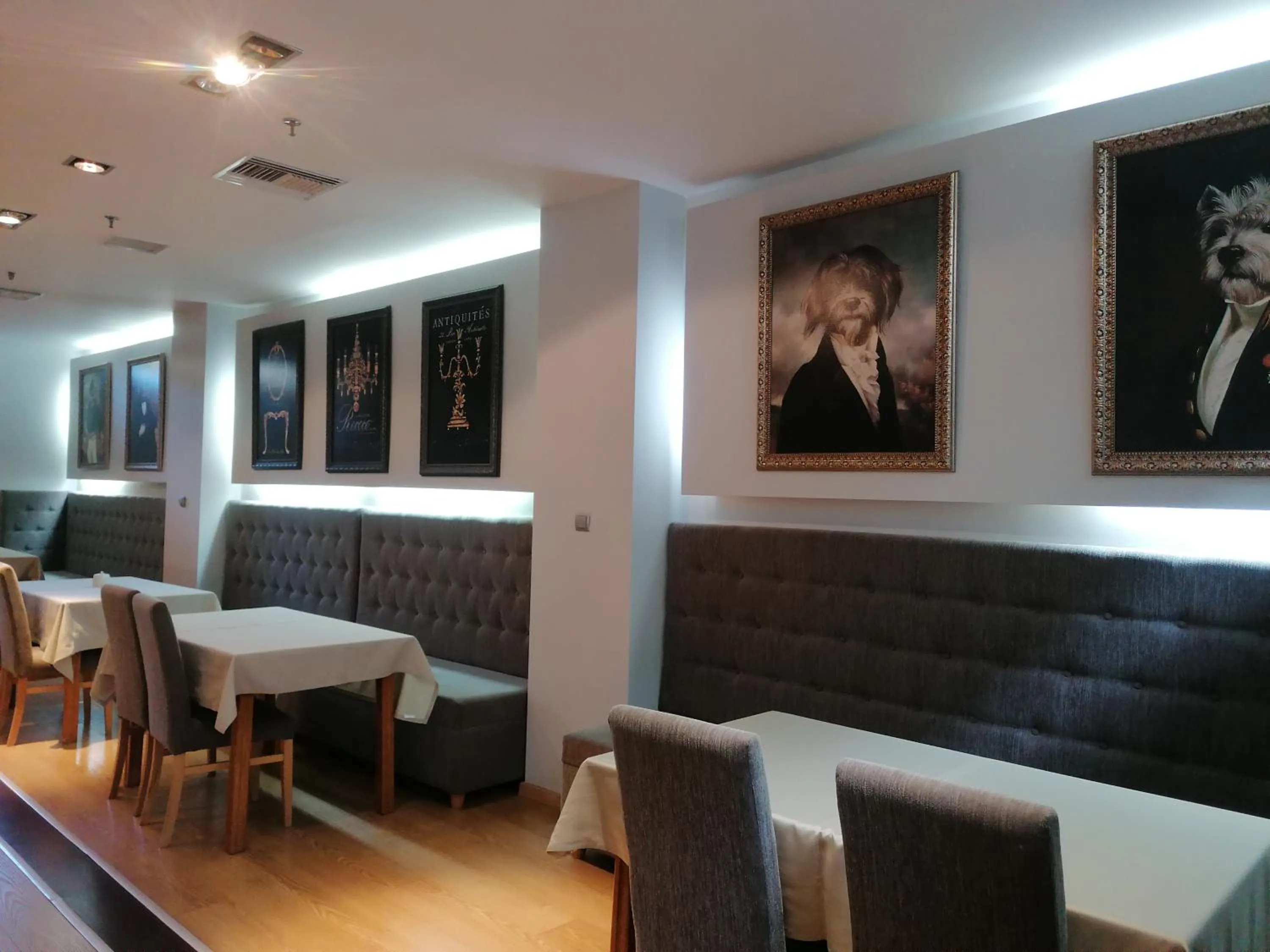 Restaurant/places to eat in Hotel Alexandros