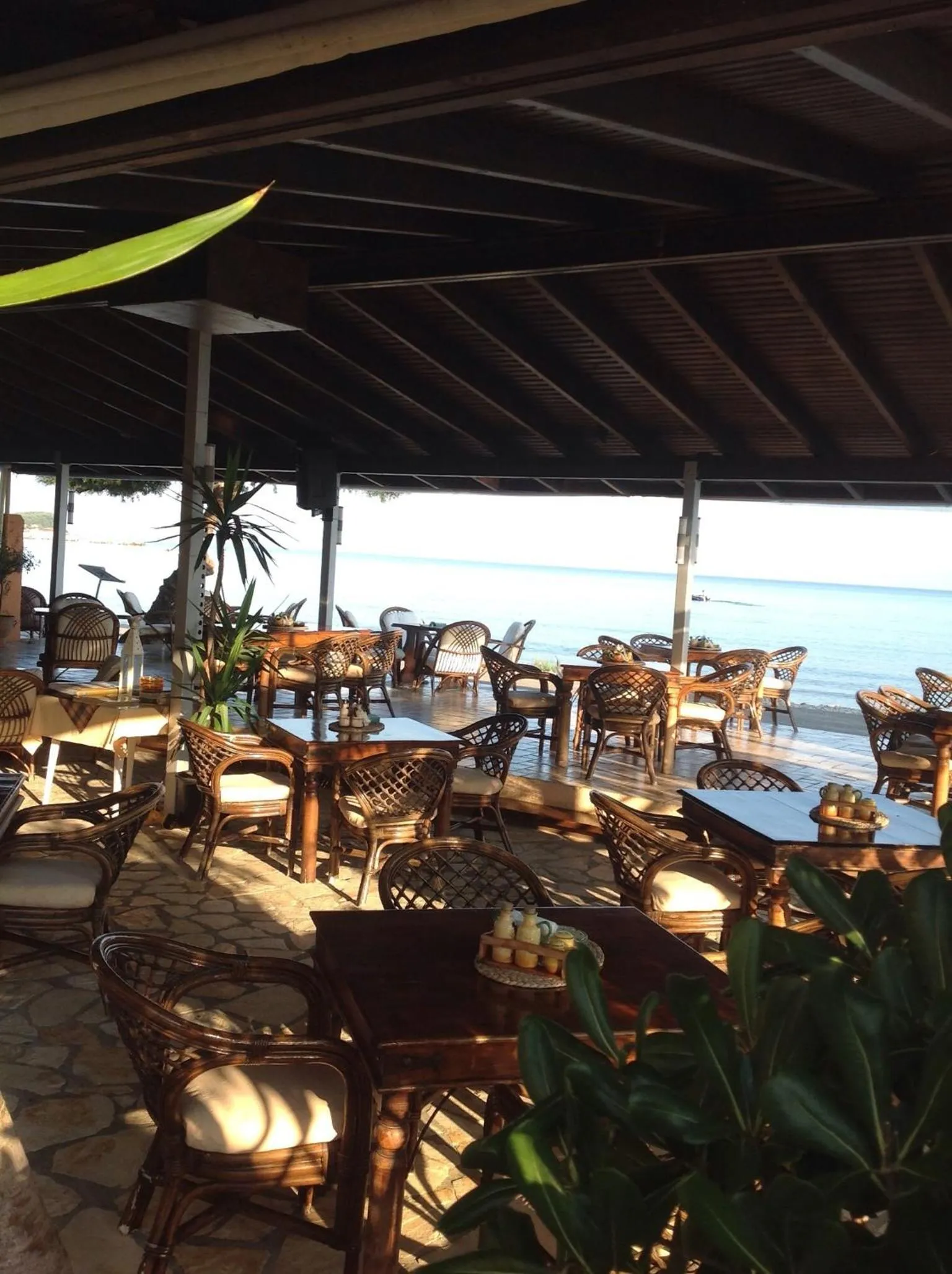 Restaurant/places to eat in Ninos On The Beach Hotel