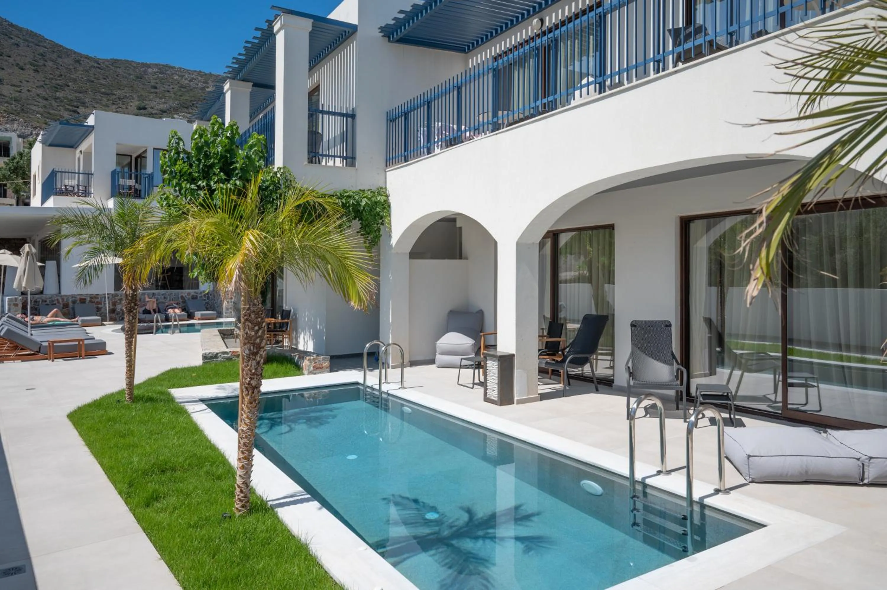 Property building, Swimming Pool in Bita Hubs