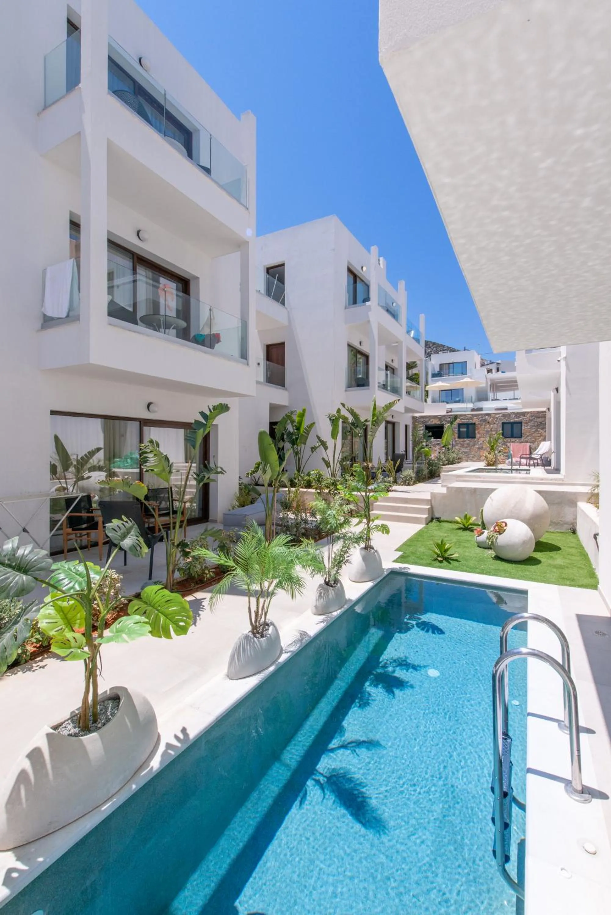 Property building, Swimming Pool in Bita Hubs