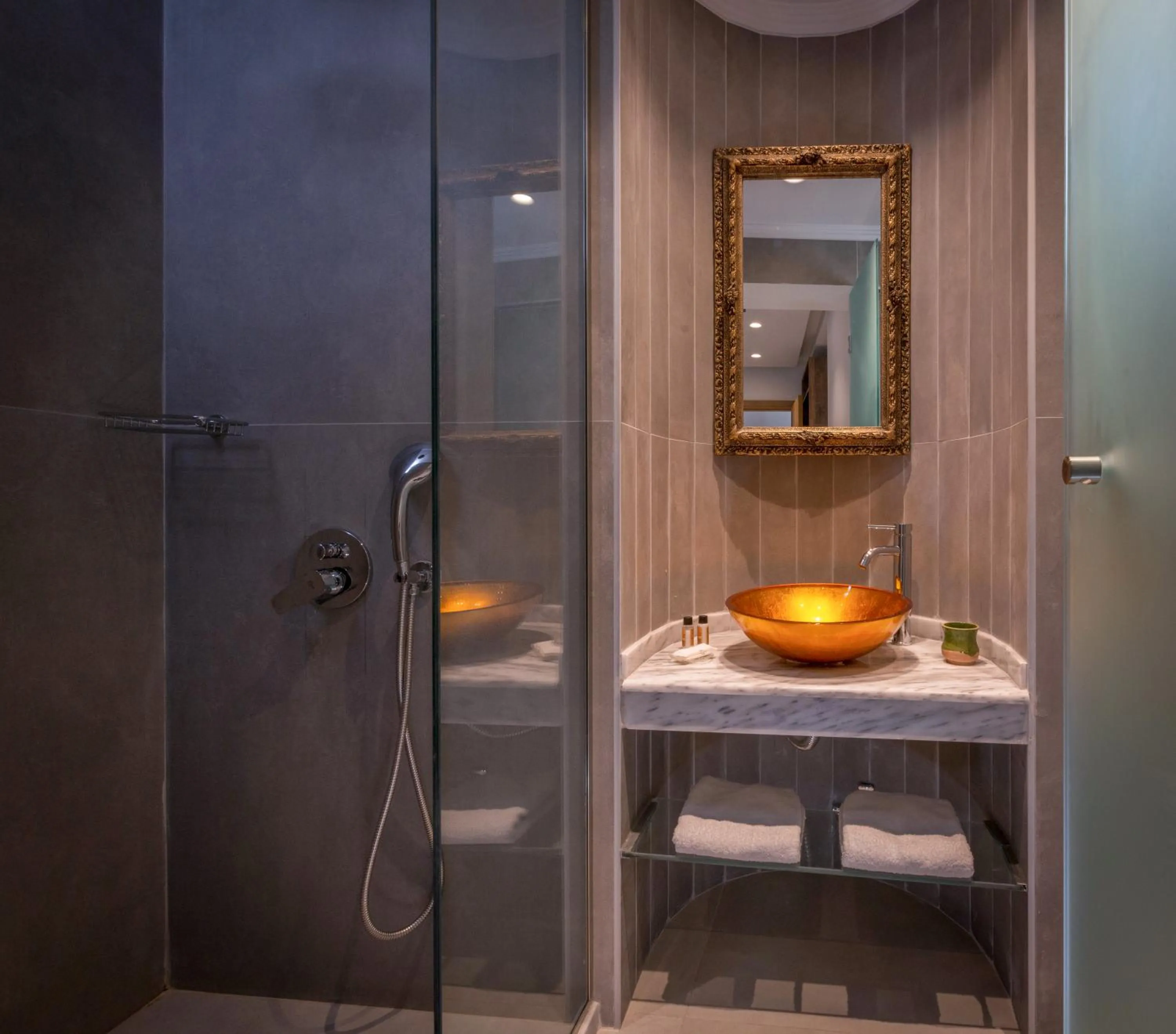 Bathroom in Bita Hubs