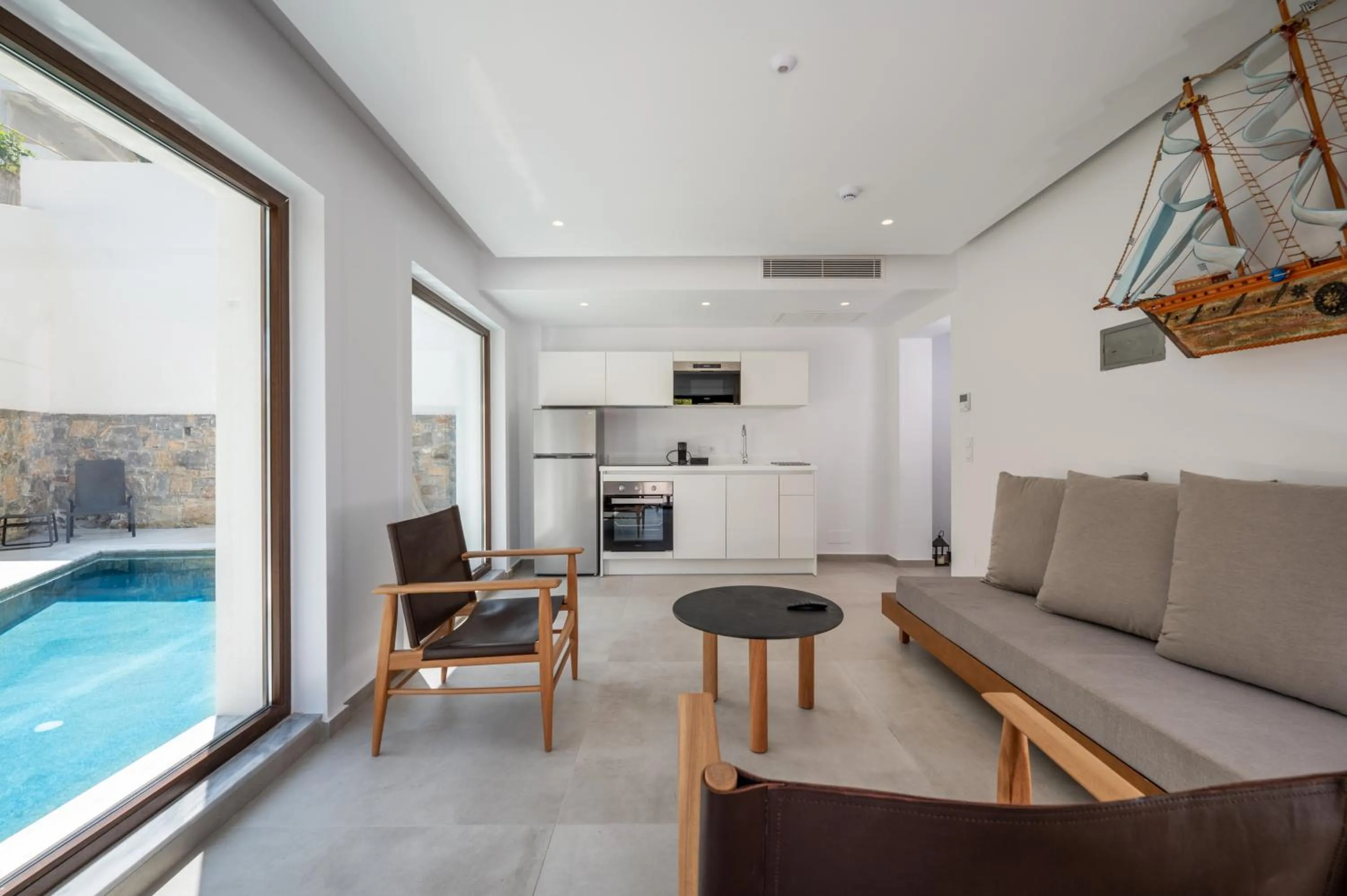 Kitchen or kitchenette, Seating Area in Bita Hubs