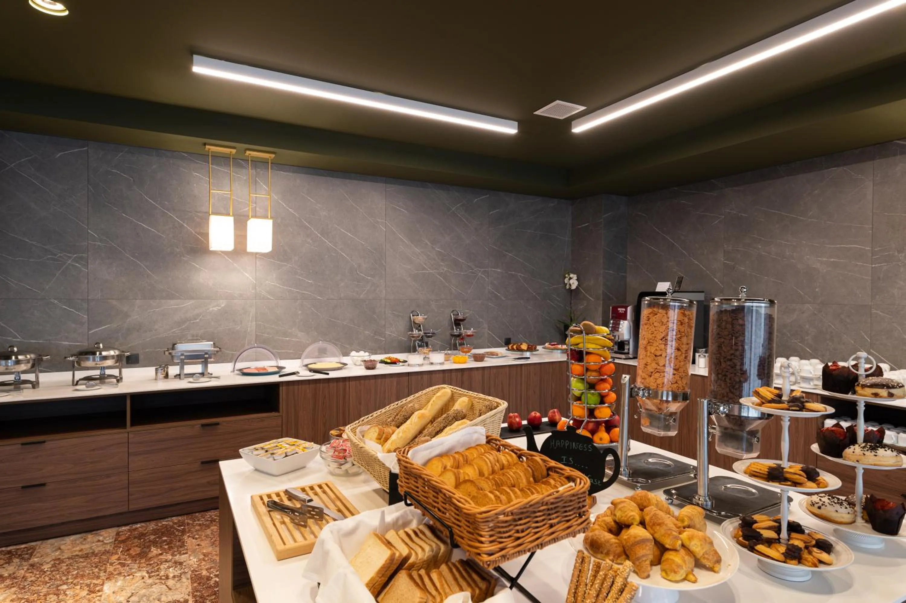 Restaurant/places to eat in Nestos Hotel