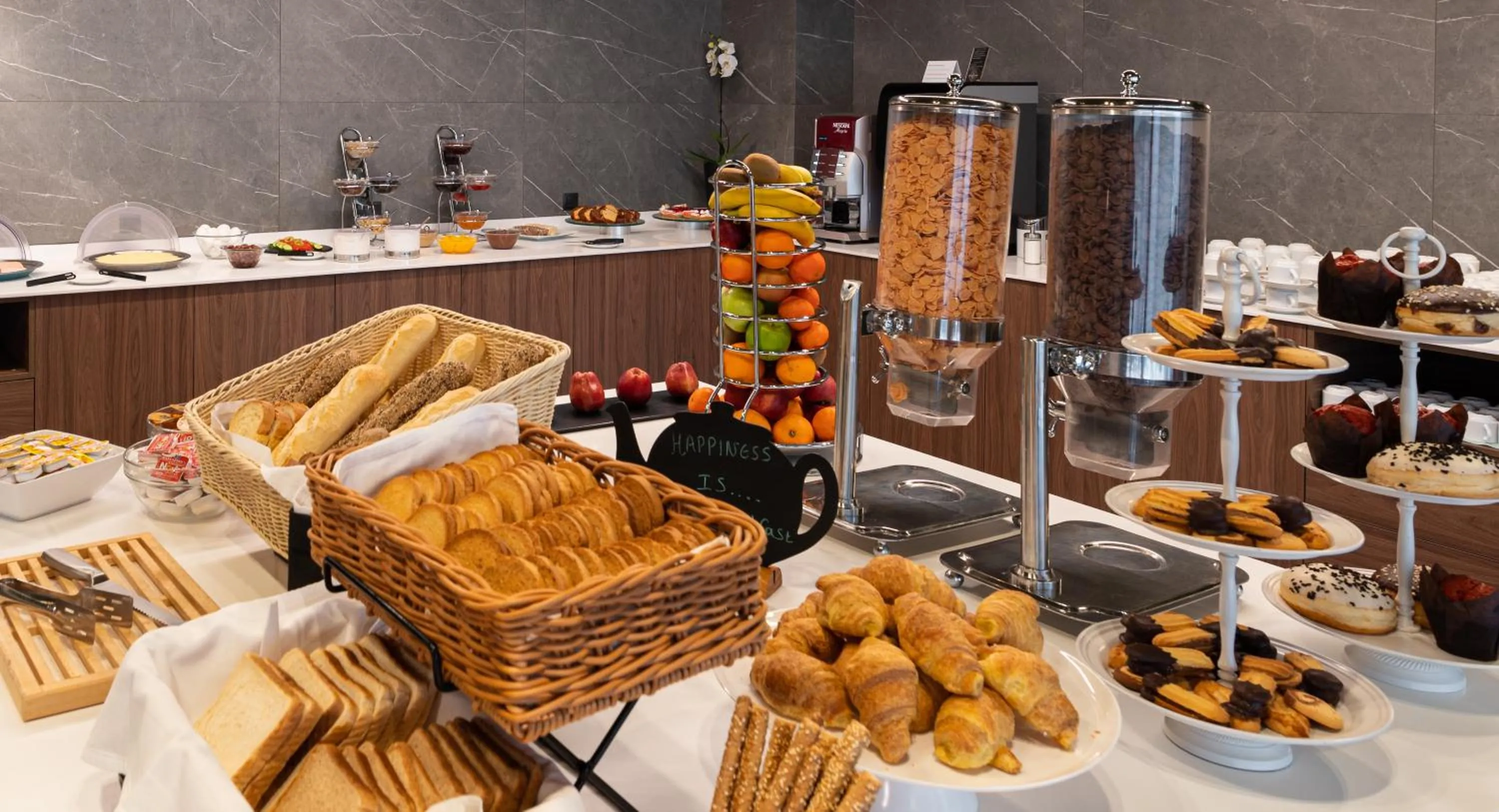 Restaurant/places to eat in Nestos Hotel