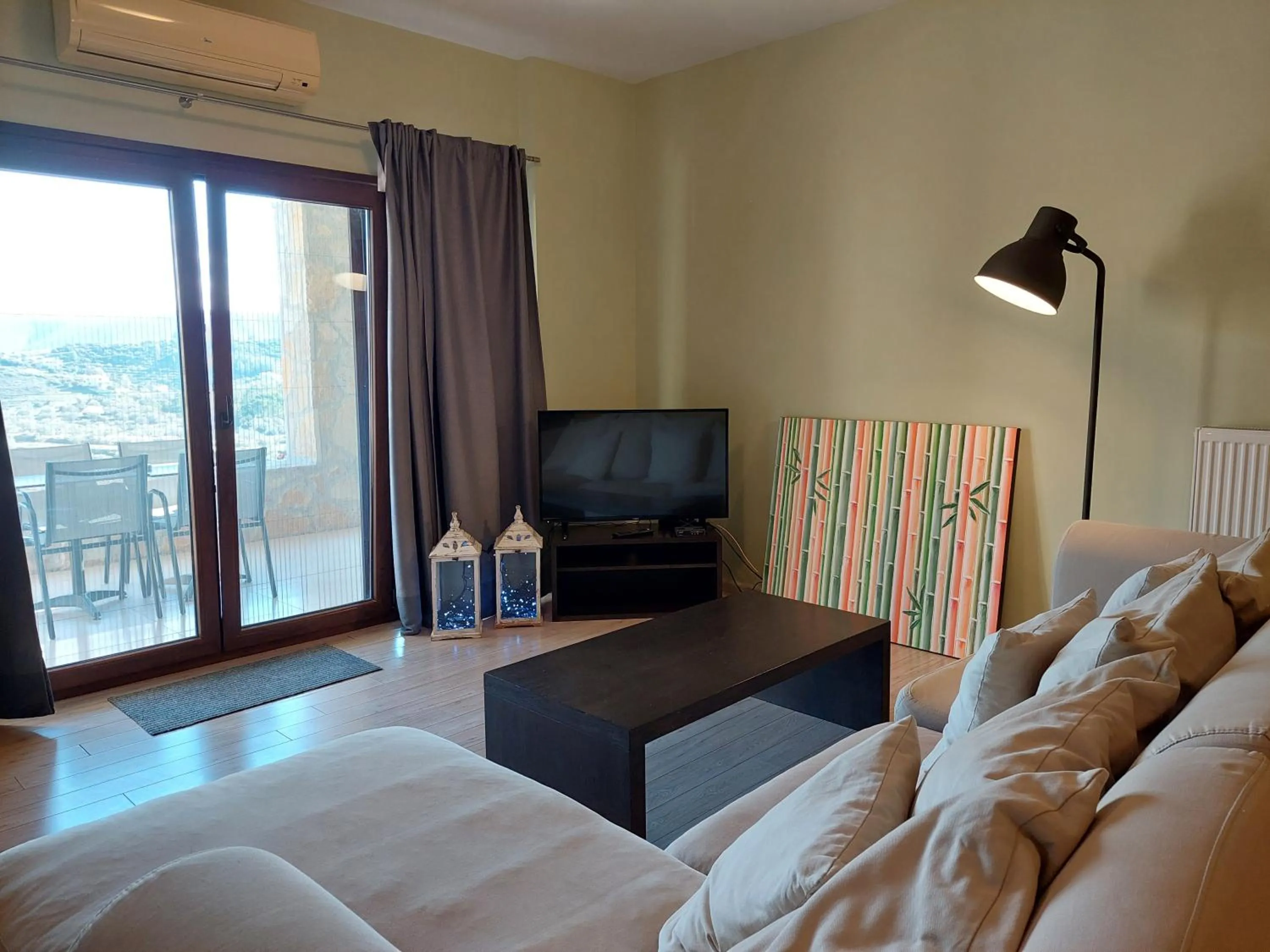 Communal lounge/ TV room in Perivoli Country Hotel & Retreat