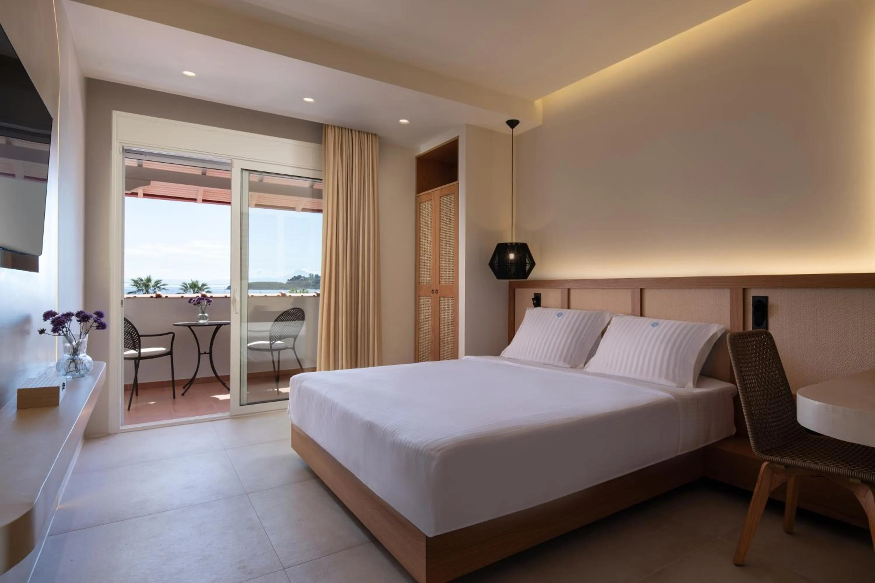 Bed in Antigoni Seaside Resort