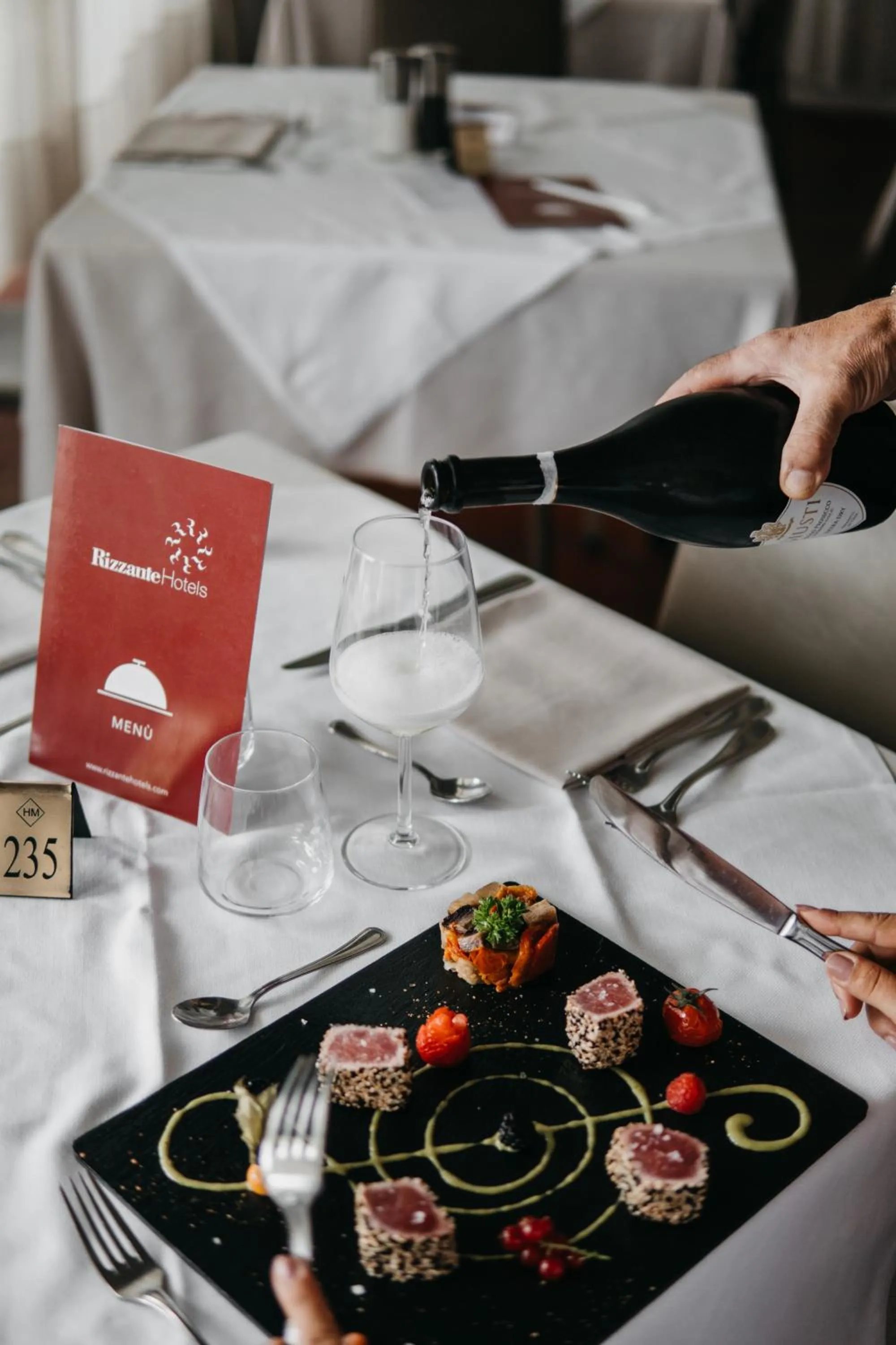 Restaurant/places to eat in Hotel Marina