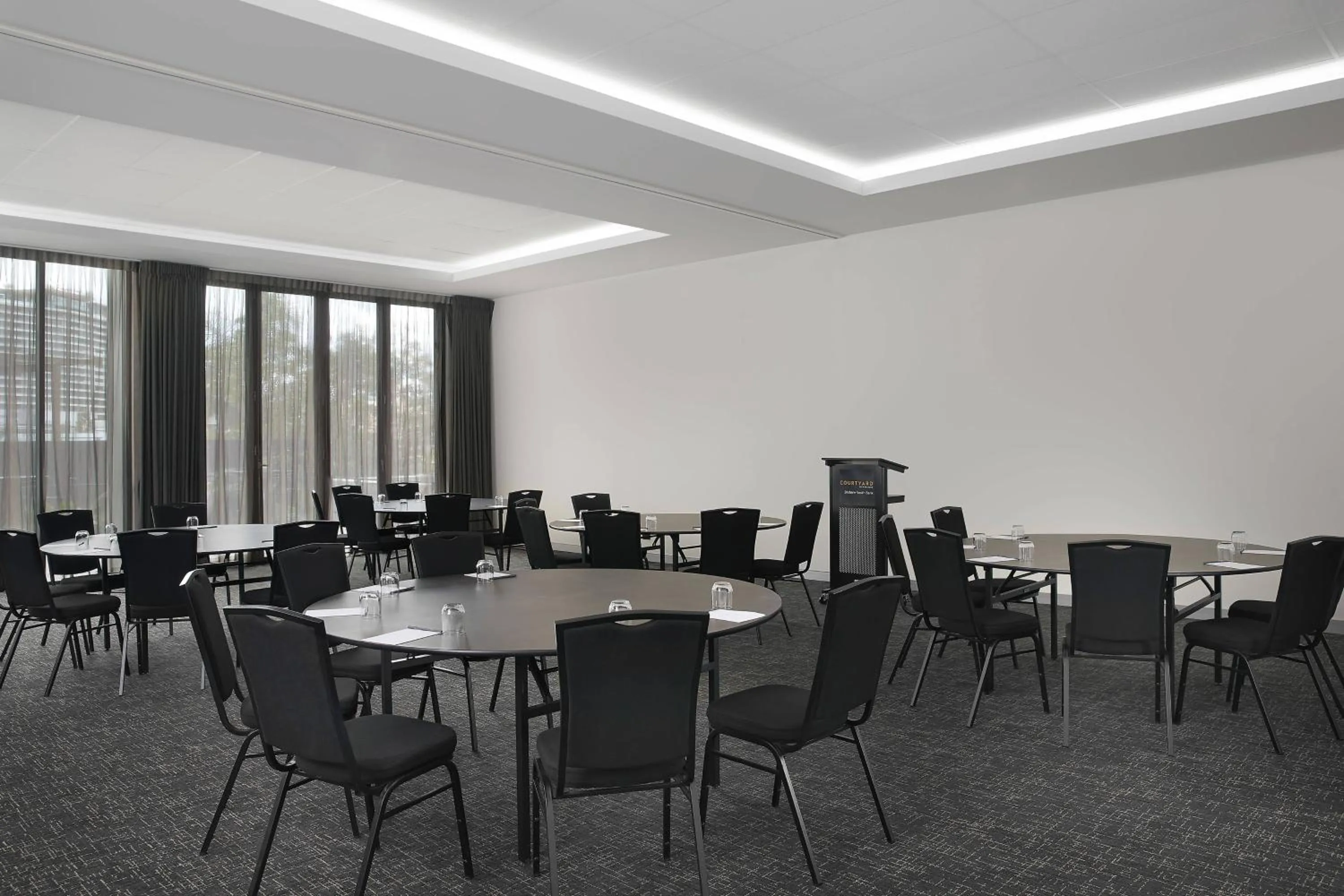 Lounge or bar in Courtyard by Marriott Brisbane South Bank