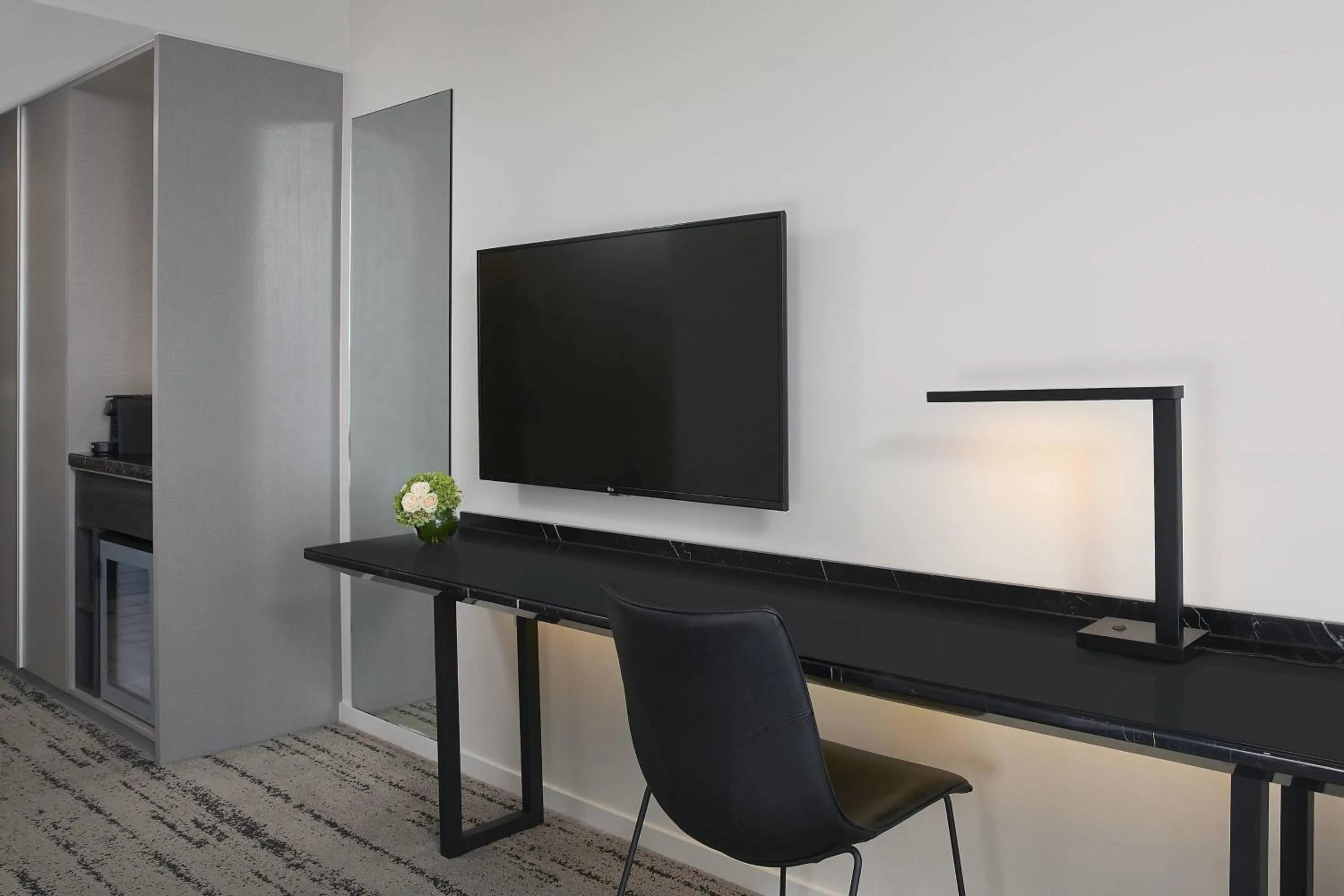 Photo of the whole room in Courtyard by Marriott Brisbane South Bank