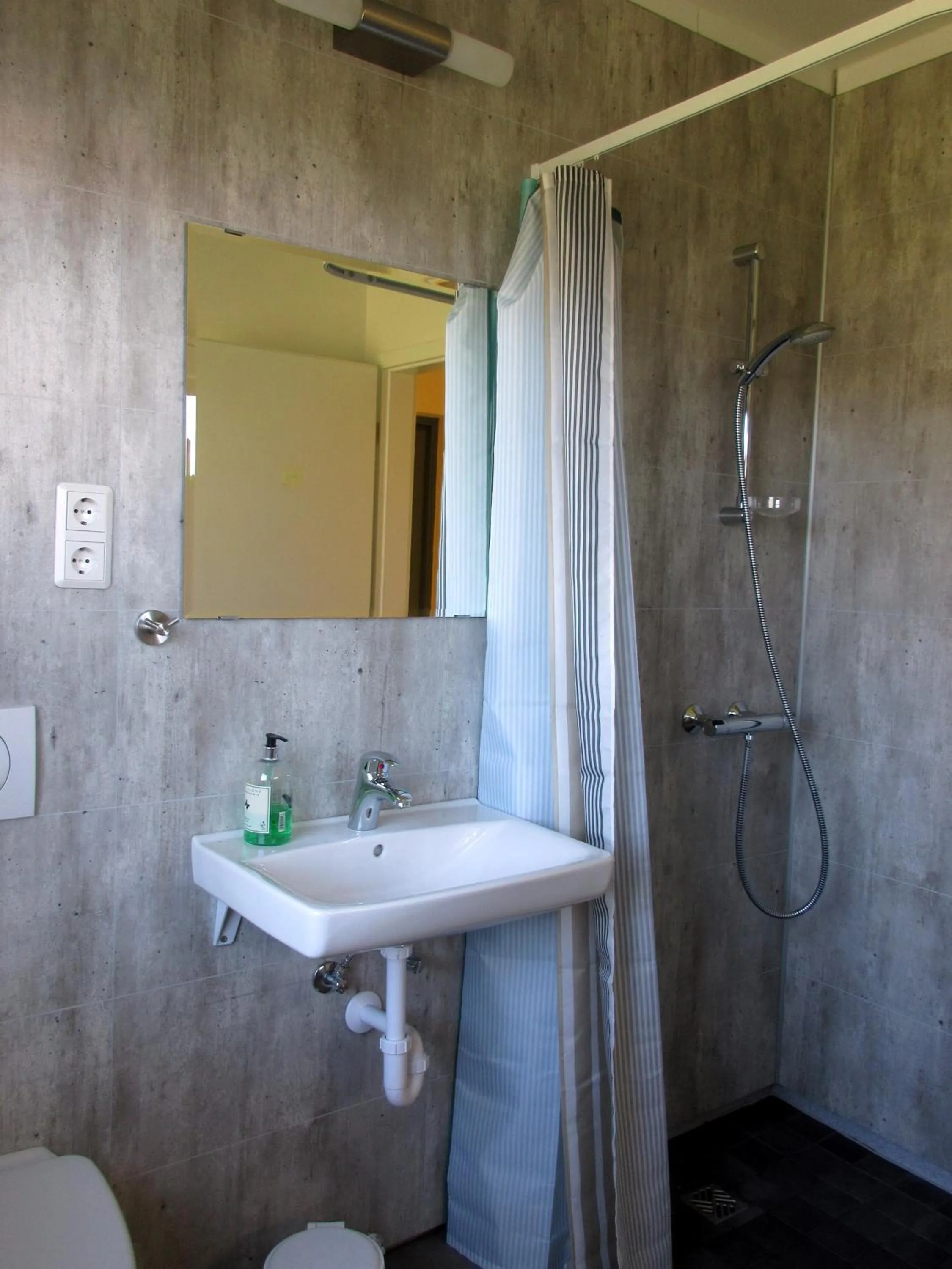 Bathroom in Rauðaberg II