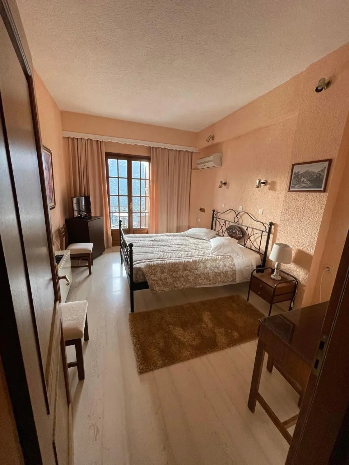 Bed in Olympic Hotel