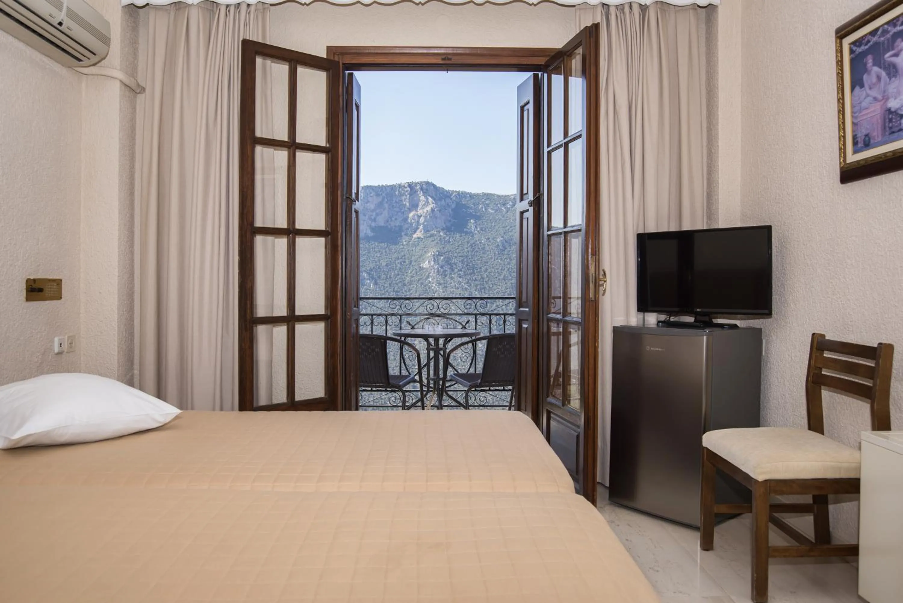 Bed in Olympic Hotel