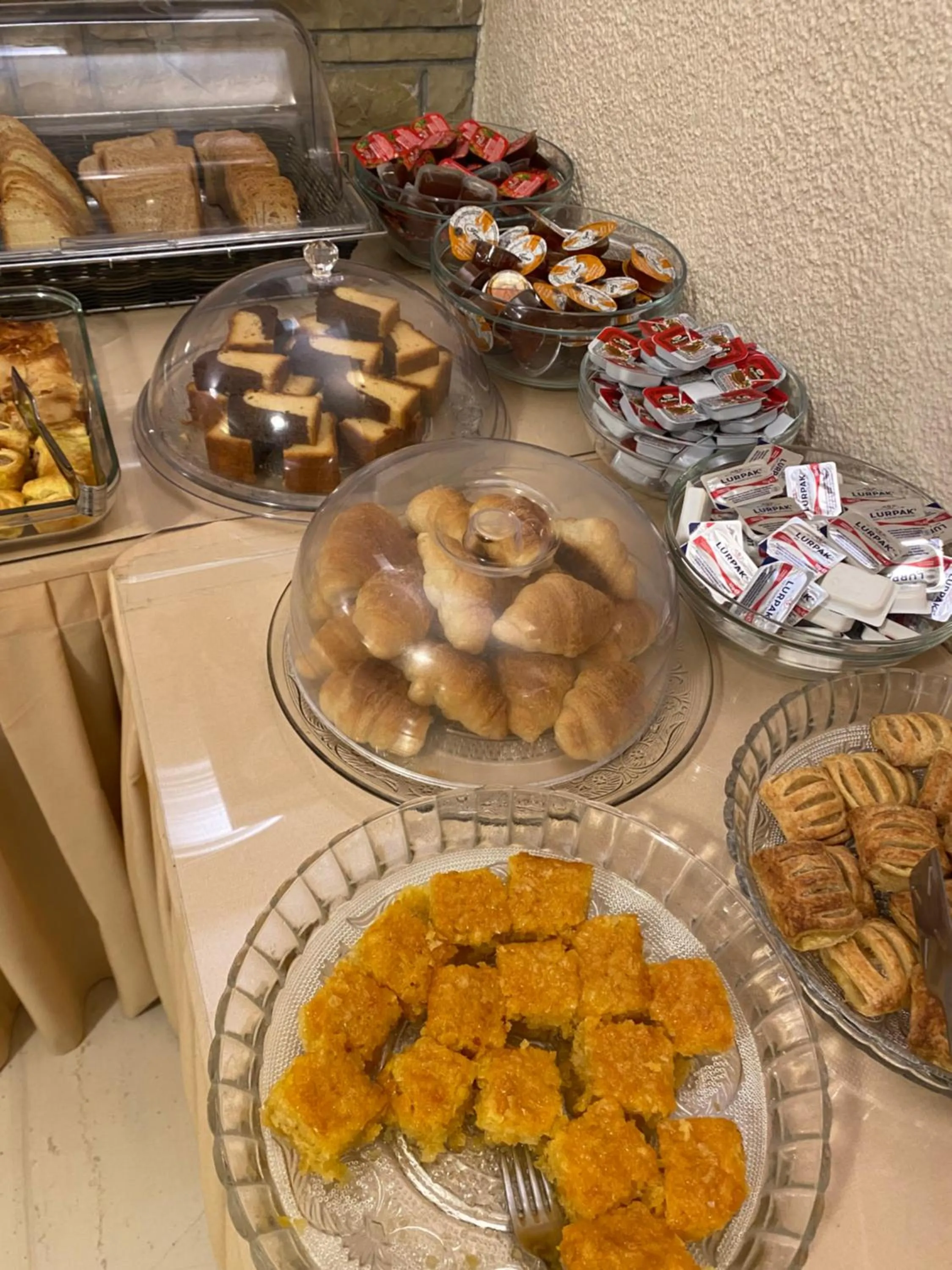 Buffet breakfast in Olympic Hotel