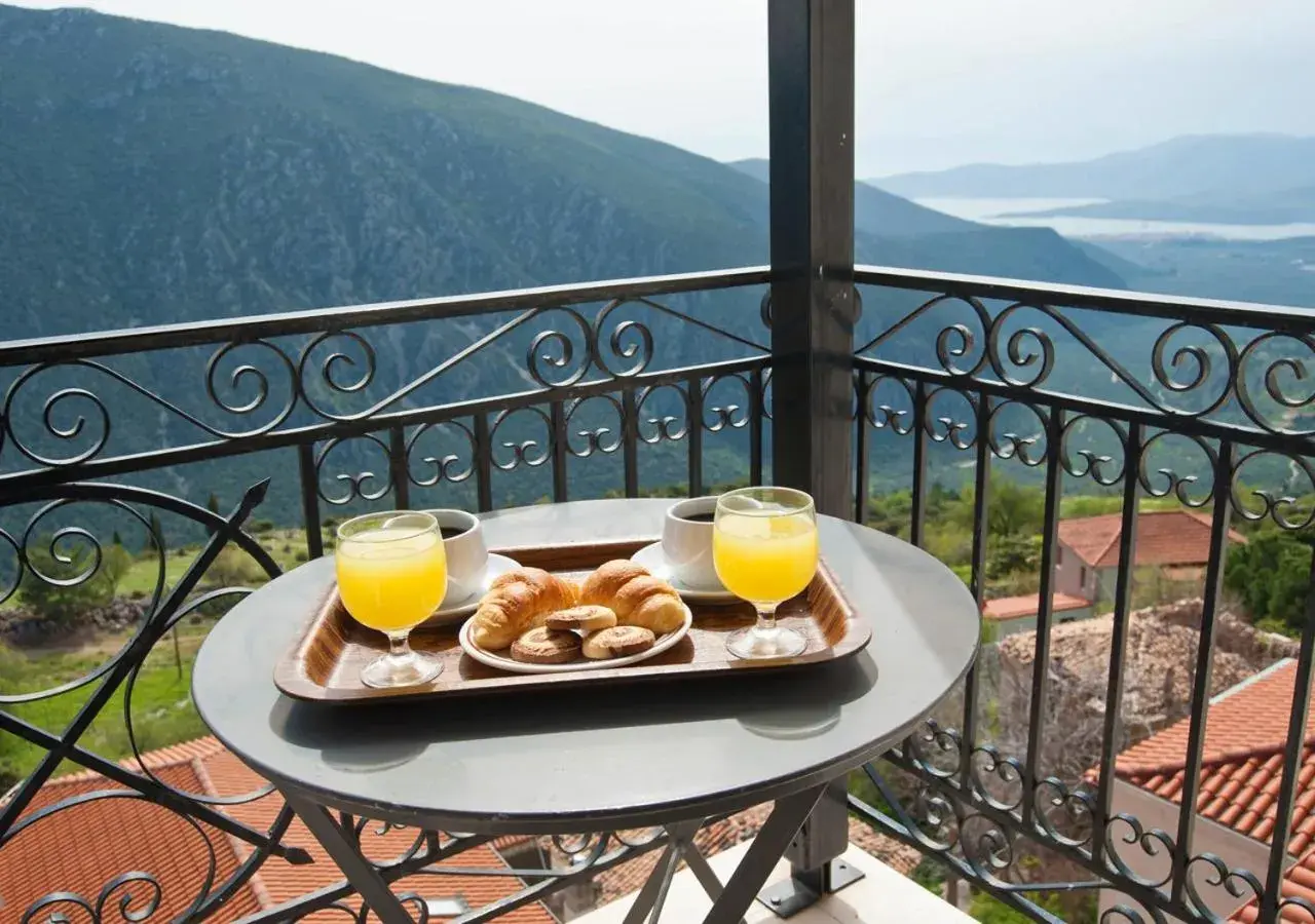 Triple Room with Sea View in Olympic Hotel Triple Room with Sea View in Olympic Hotel