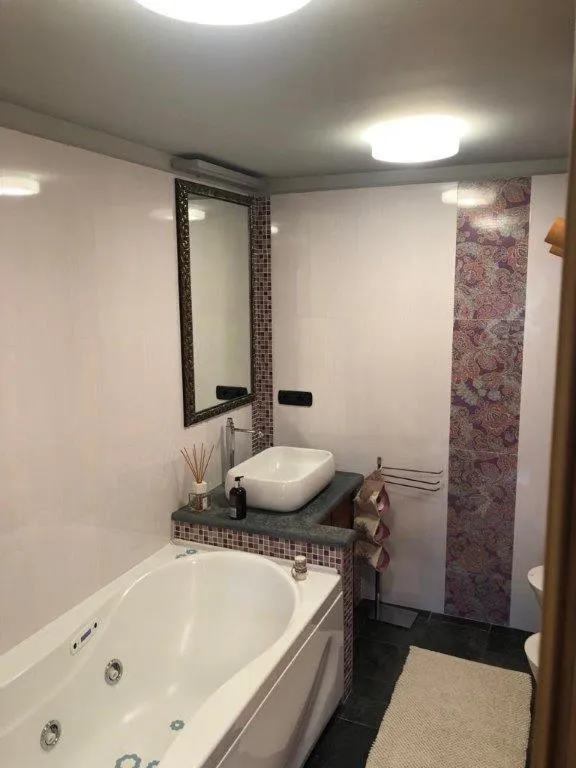 Bathroom in Aux Pieds du Roi - Suite & Spa