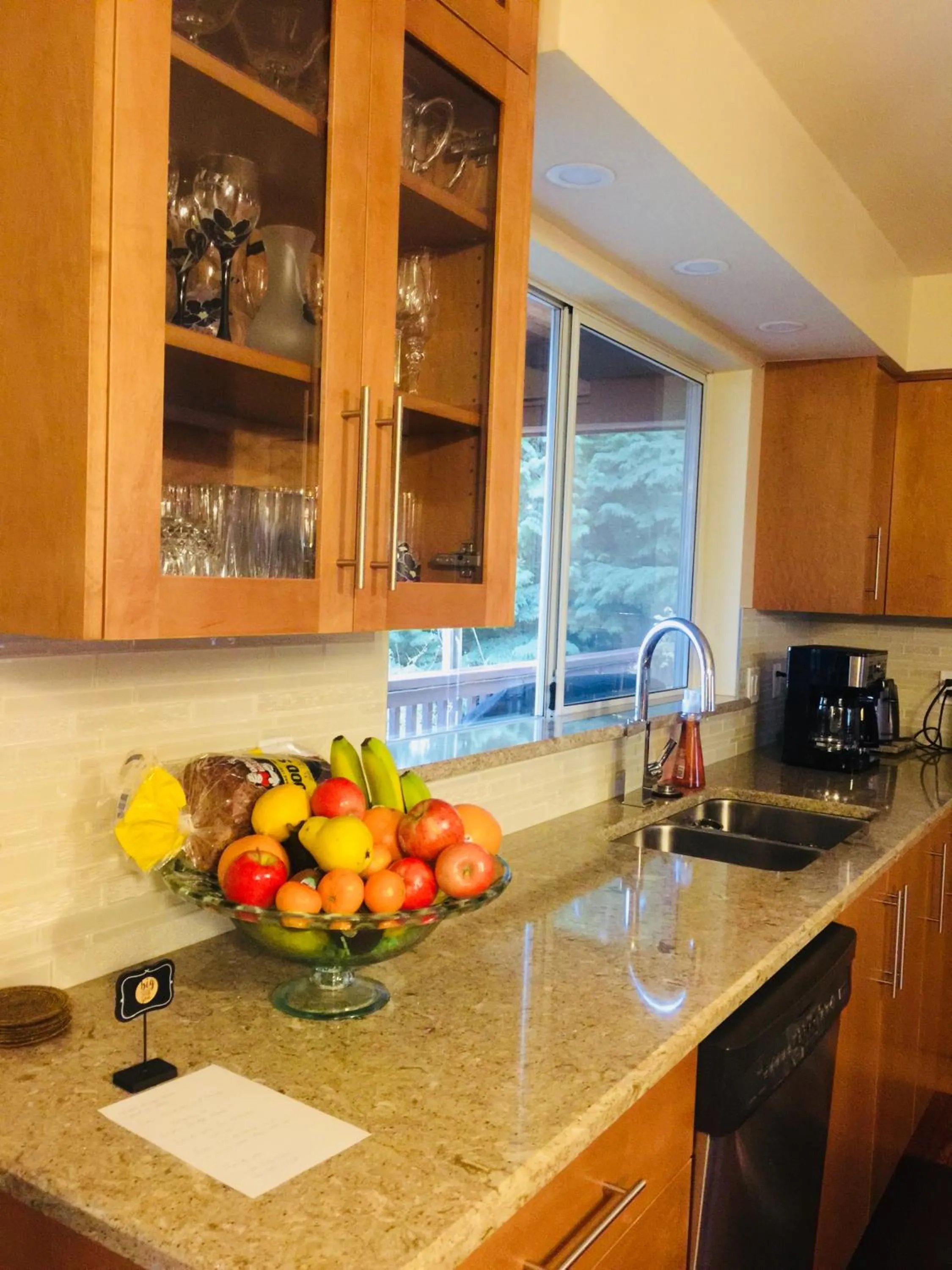 Kitchen or kitchenette in Garden Bridge House