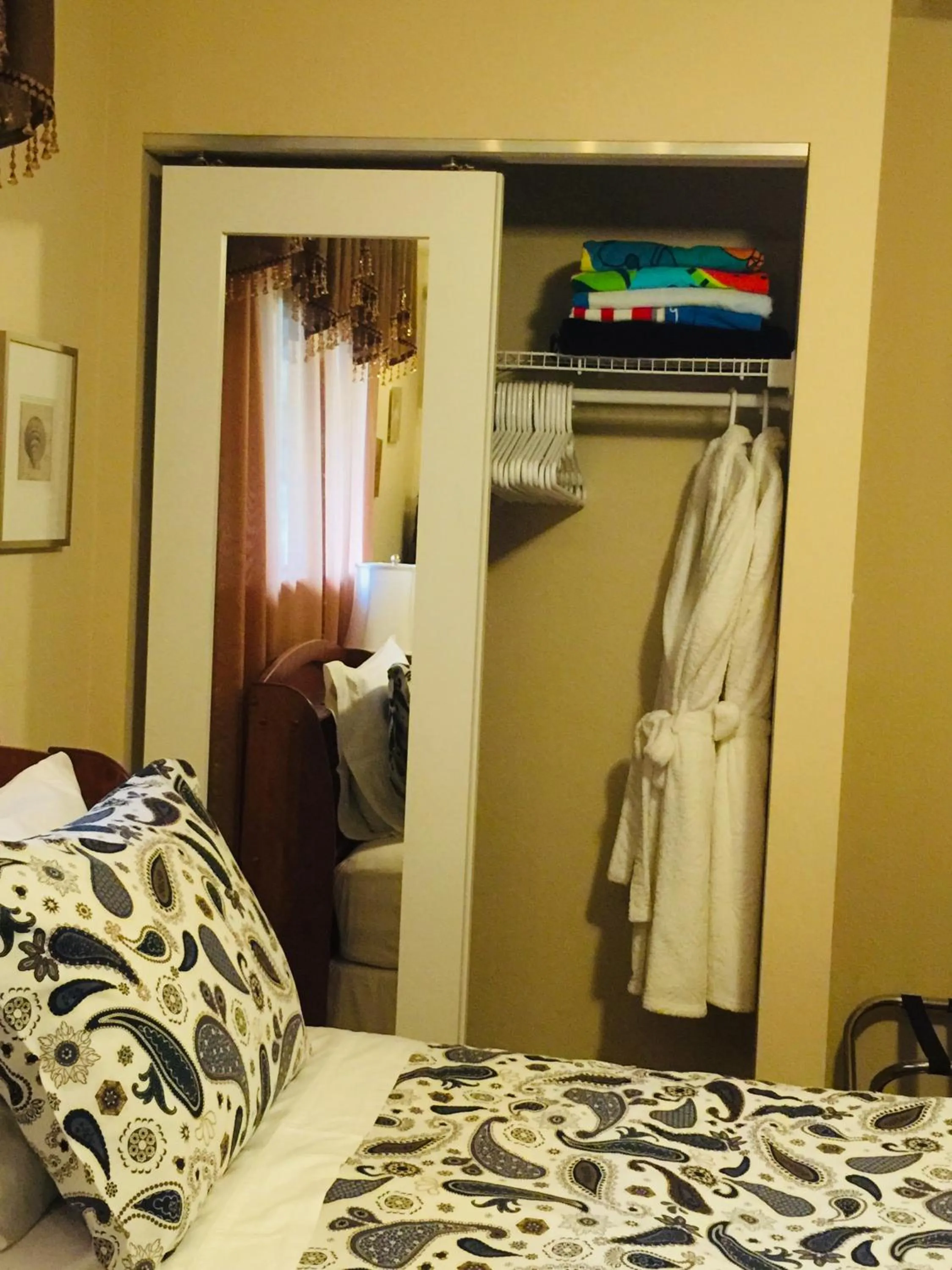 Bed in Garden Bridge House