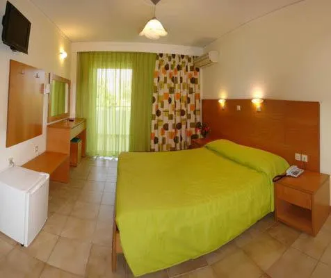 Photo of the whole room in Hotel Tigaki's Star