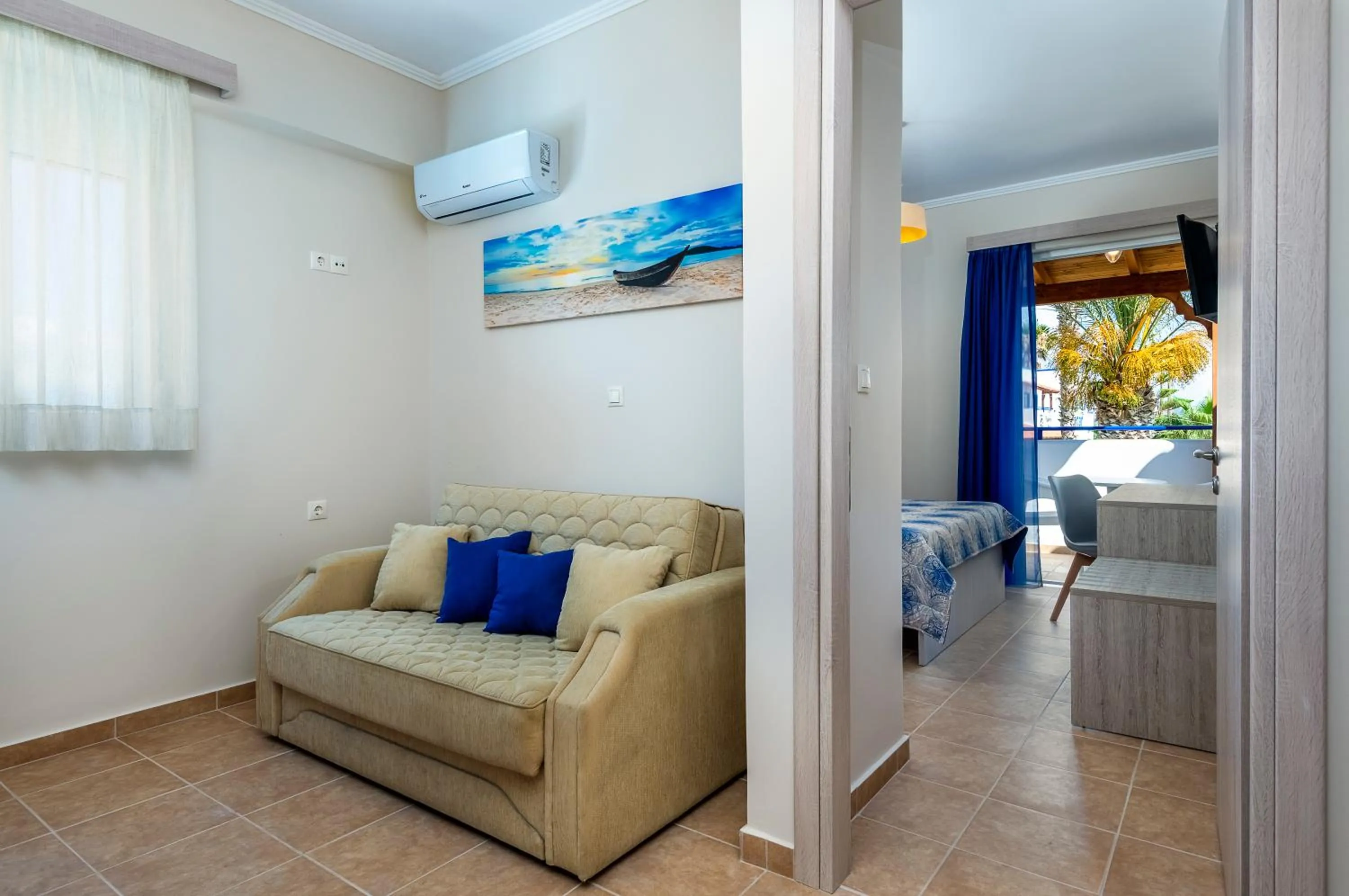 Photo of the whole room in Hotel Tigaki's Star