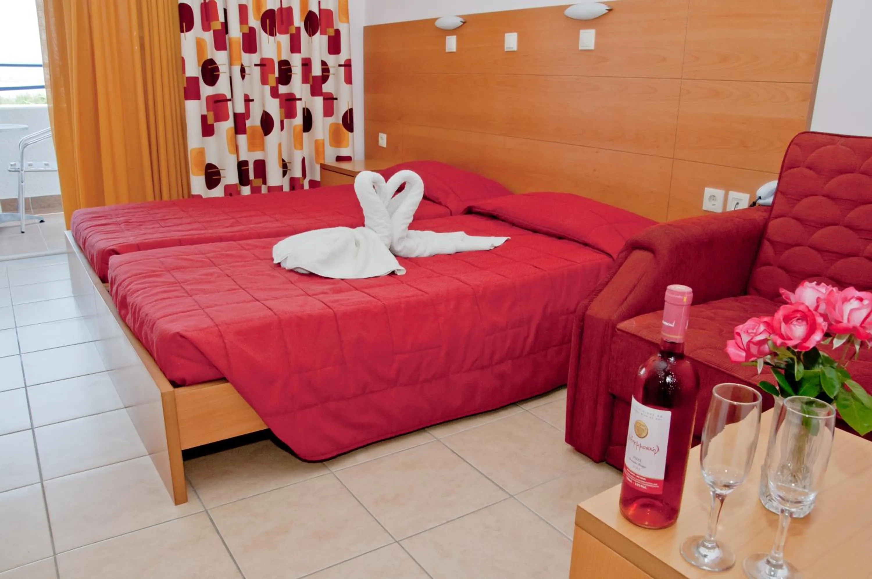 Photo of the whole room in Hotel Tigaki's Star