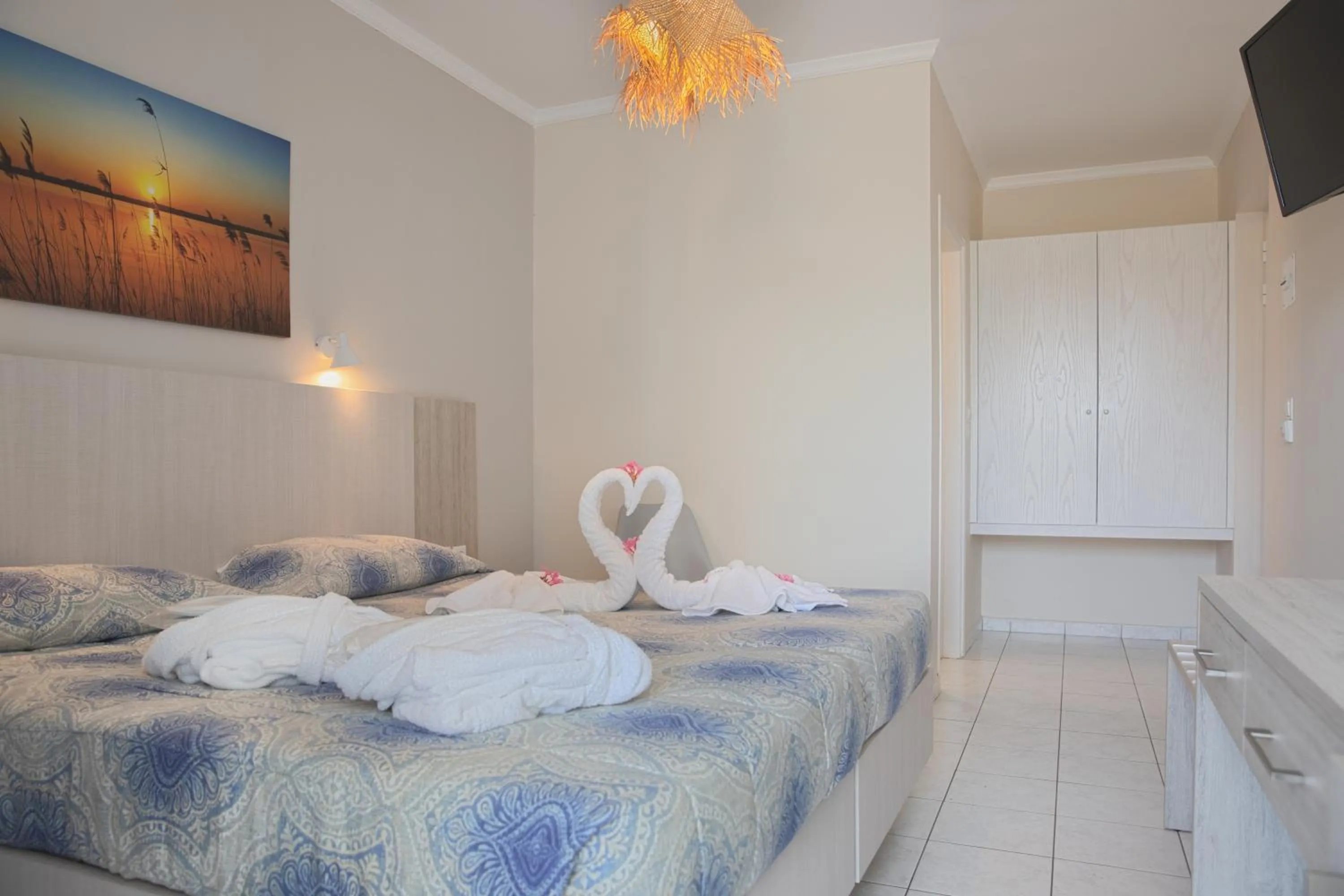 Photo of the whole room in Hotel Tigaki's Star