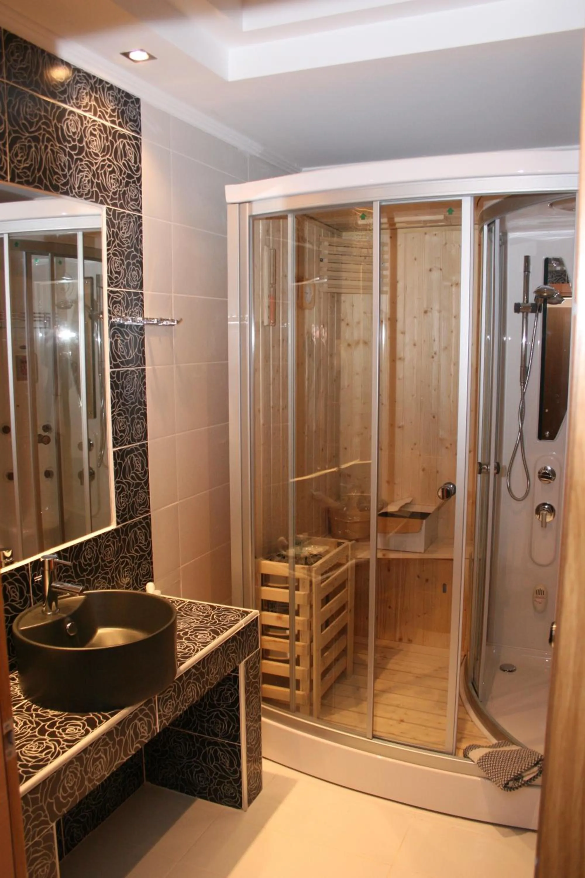 Shower in Perinthos Hotel