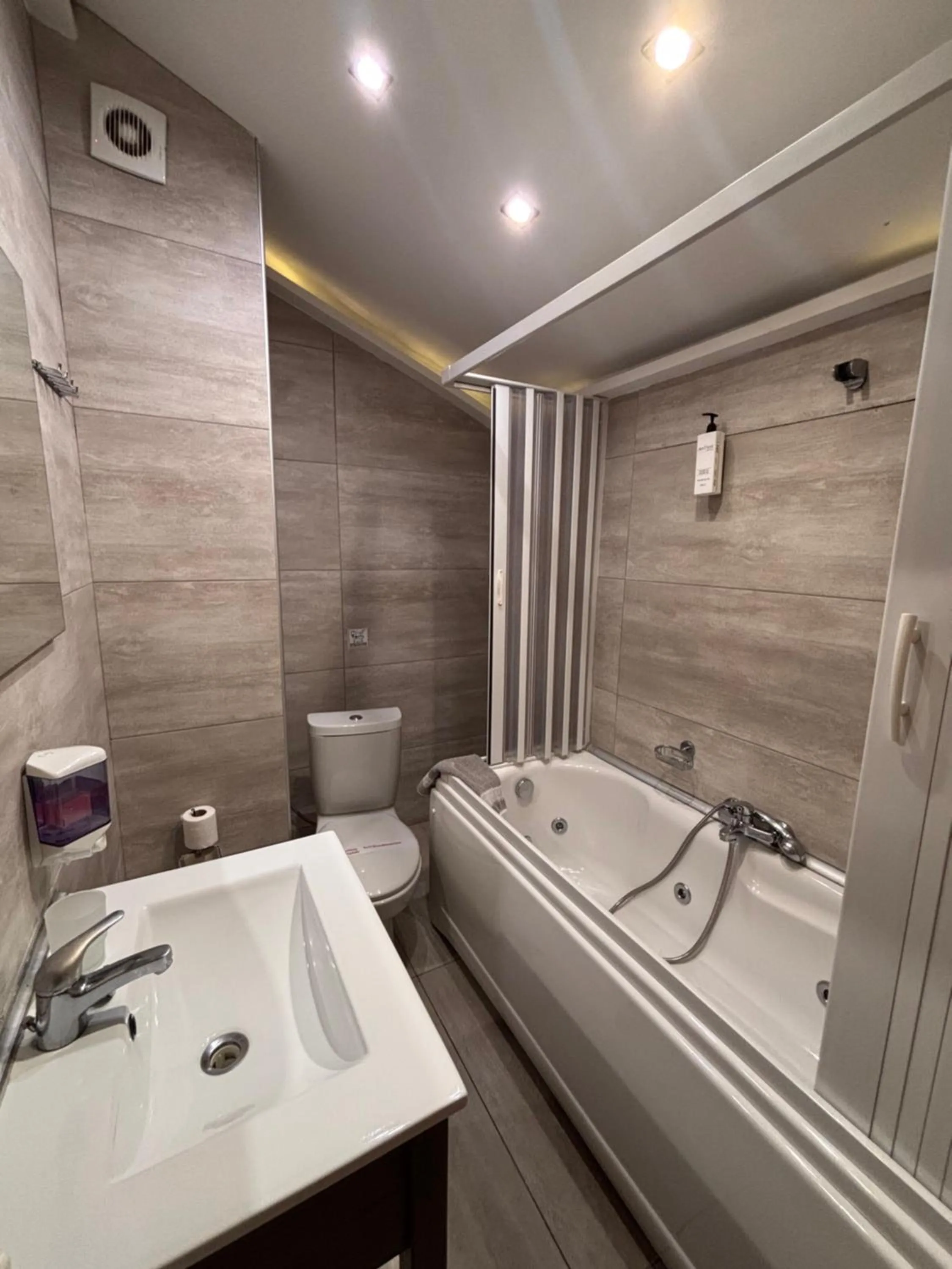 Bathroom in Perinthos Hotel