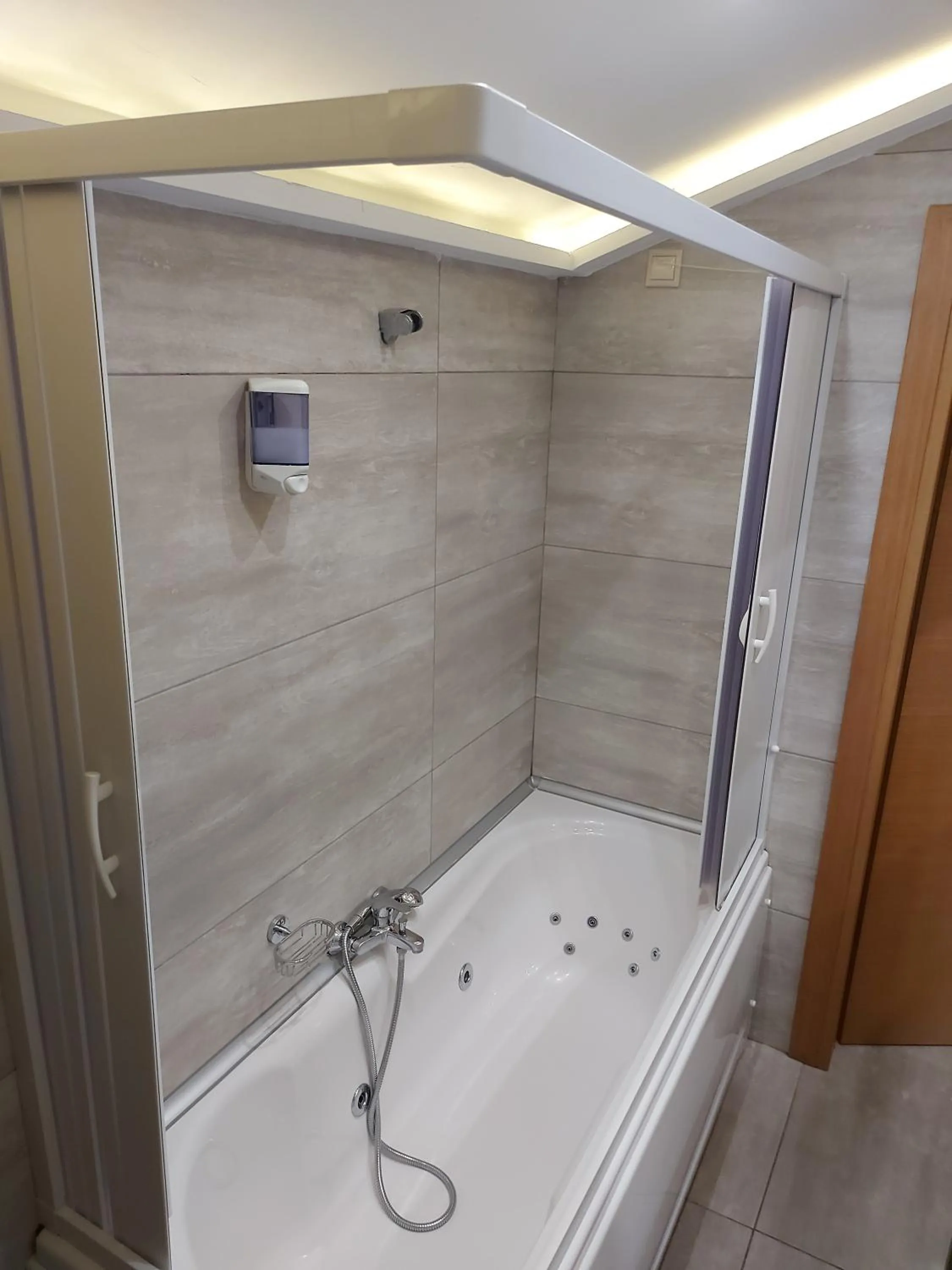 Bathroom in Perinthos Hotel