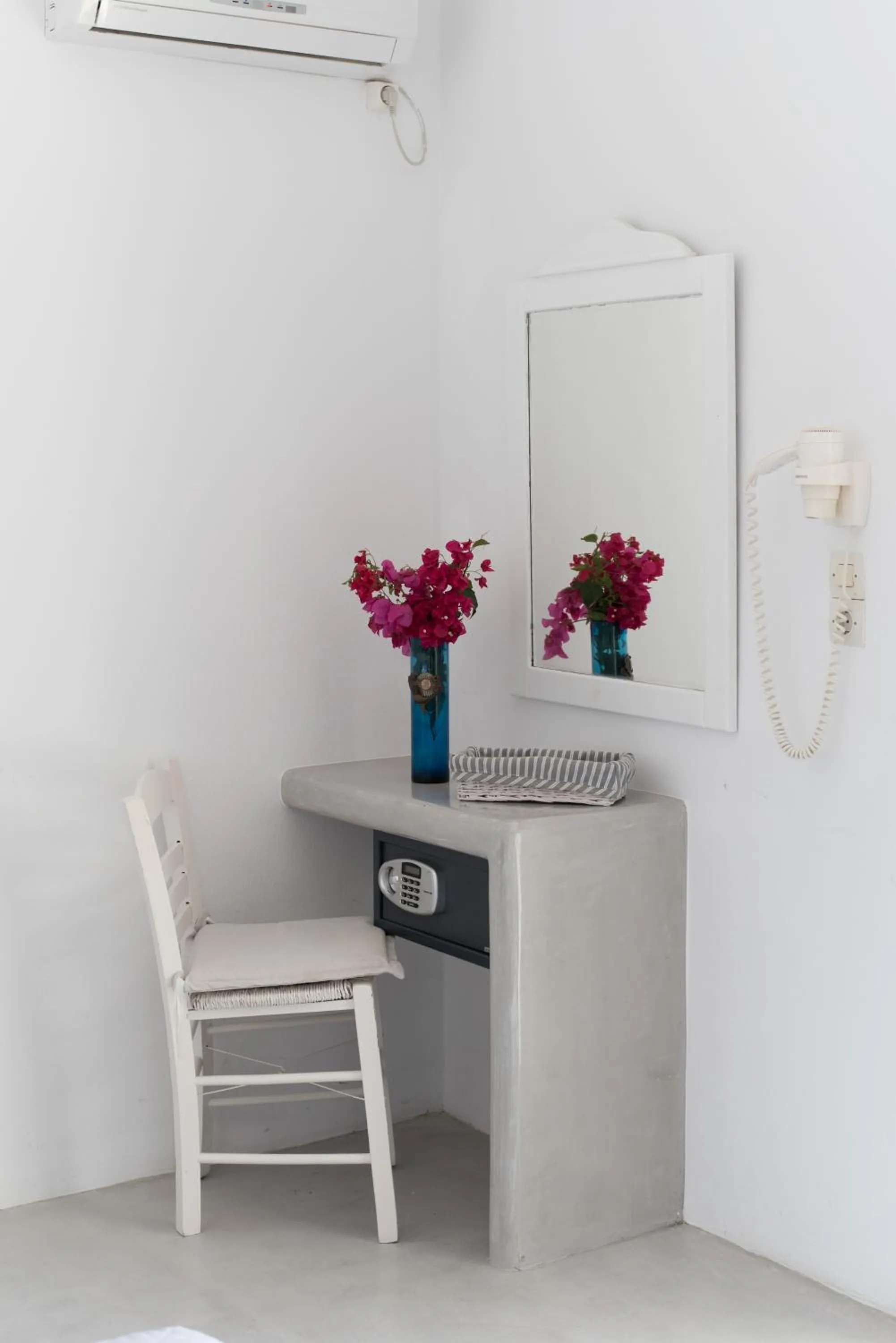 Decorative detail in KrotiriBay adults