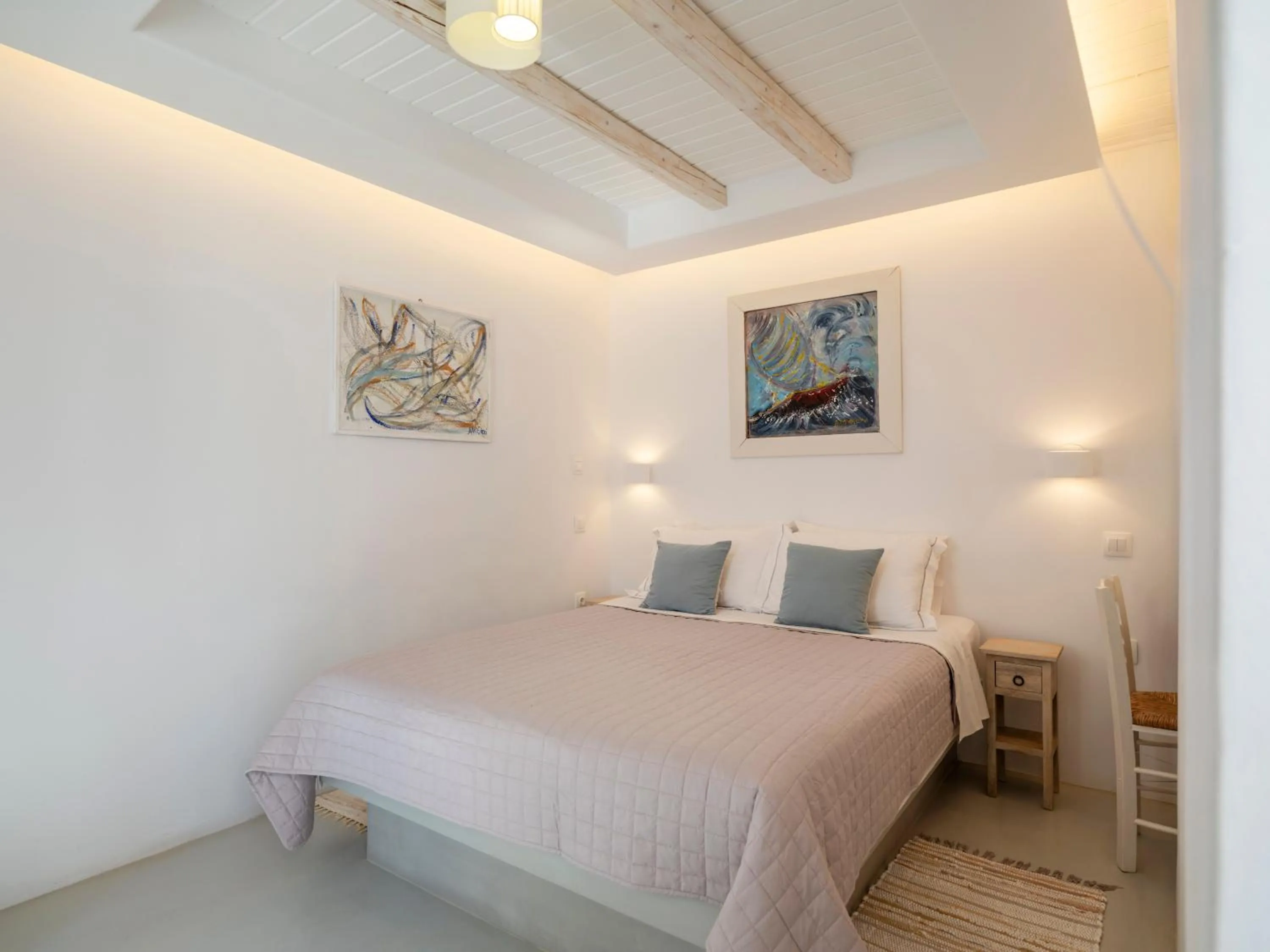 Bed in KrotiriBay adults