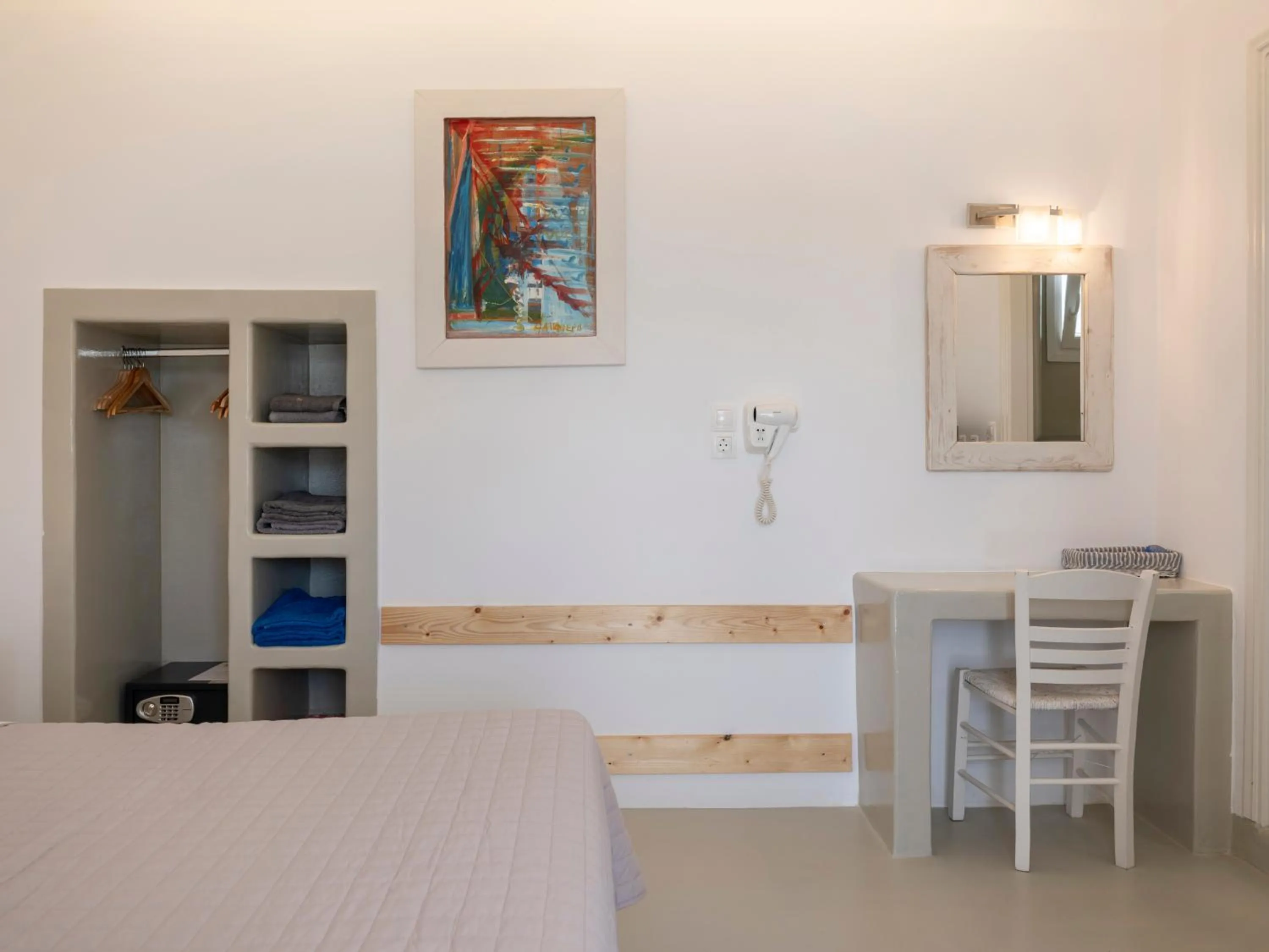 Bed in KrotiriBay adults